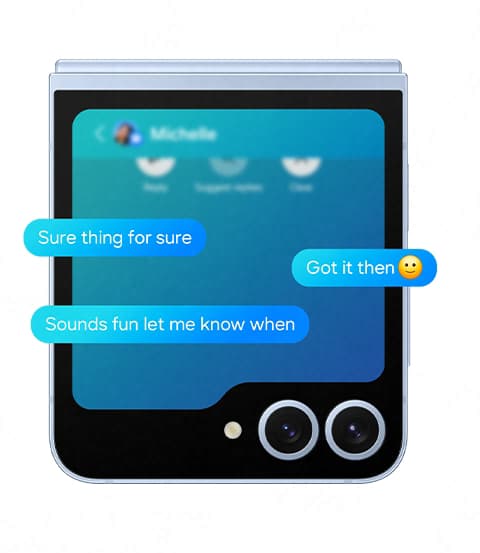 Tekstiviestikeskustelu näkyy Galaxy Z Flip6:n FlexWindow-ikkunassa. Ehdotetut vastaukset ehdottaa kolmea mahdollista vastausta viimeksi vastaanotettuun viestiin.