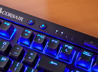 Corsair K63 Wireless -langaton mekaaninen pelinäppäimistö, Cherry MX Red –kytkimet, siniset-ledit, kuva 9