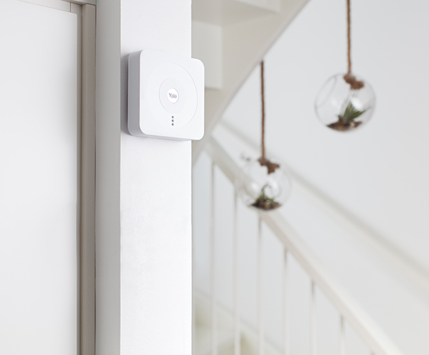 Yale Smart Home -hälytysjärjestelmän osa seinällä