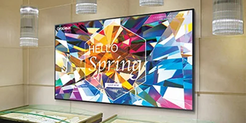 Samsung näyttö seinällä