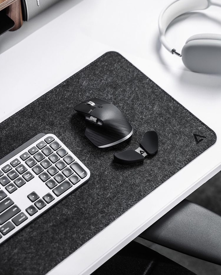 Deltahub Minimalistic Desk Pad -hiirimatto, 30 x 90 cm, tummanharmaa