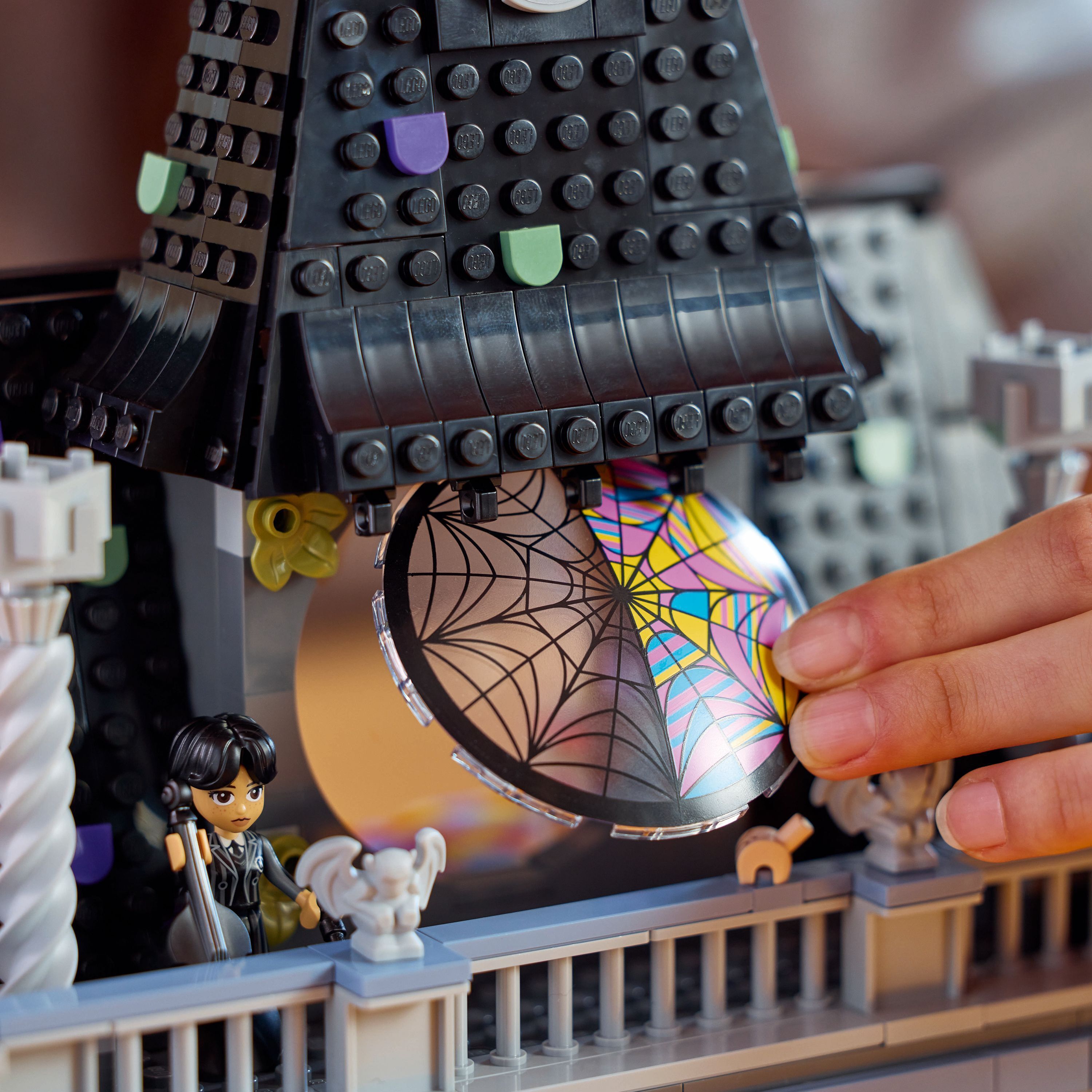 LEGO Wednesday 76781 – Wednesdayn ja Enidin asuntolahuone