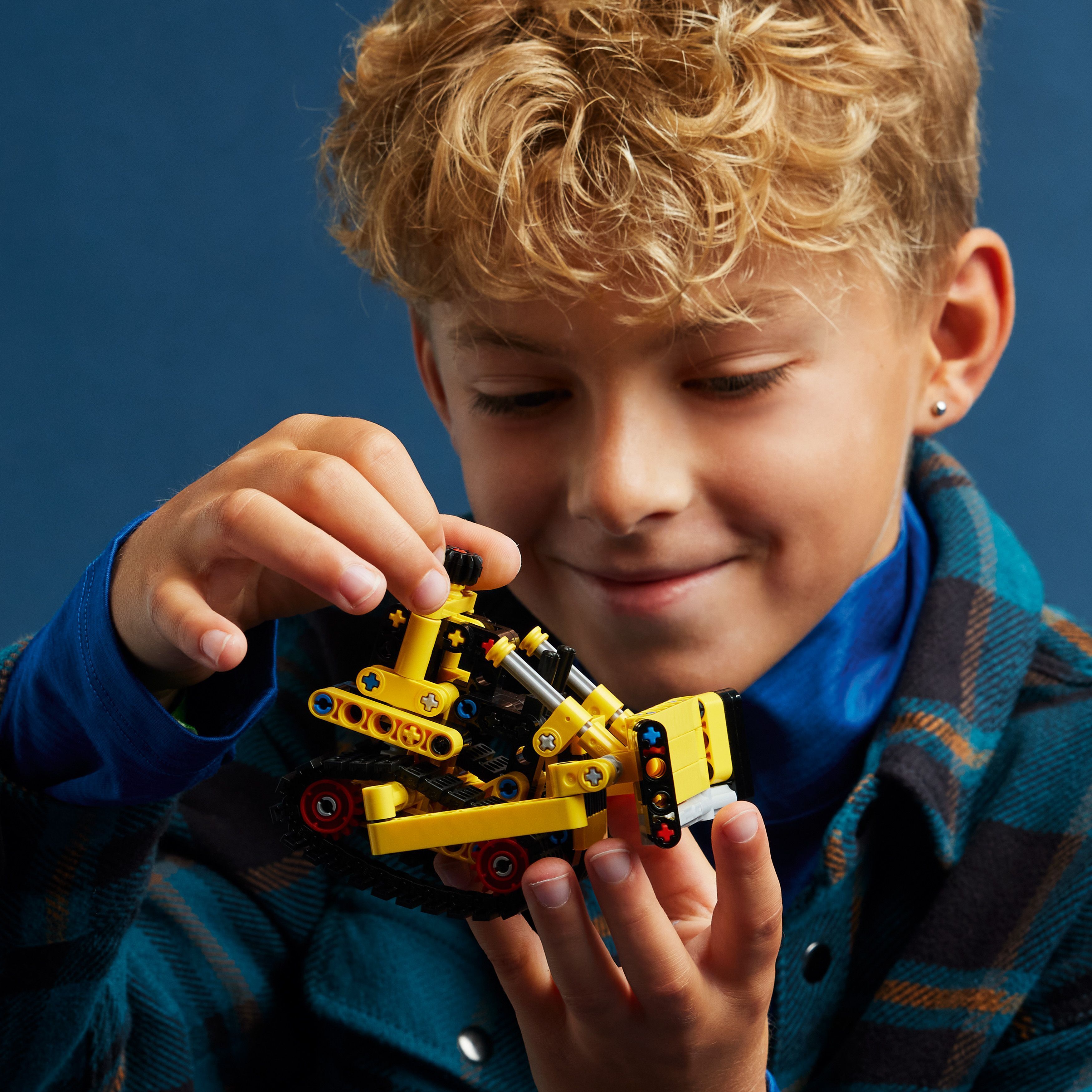 LEGO Technic 42163  - Raskaan sarjan puskutraktori