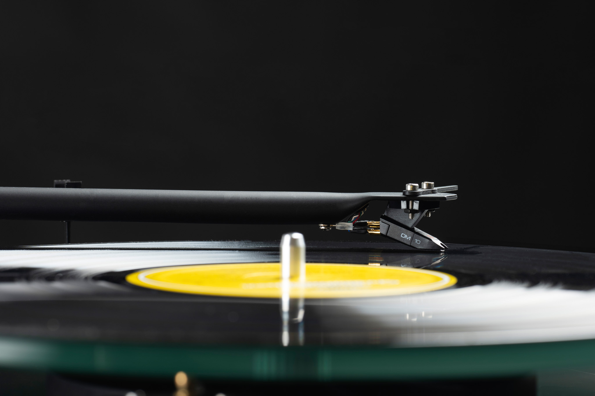 Pro-Ject T1 EVO BT levysoitin, pähkinä