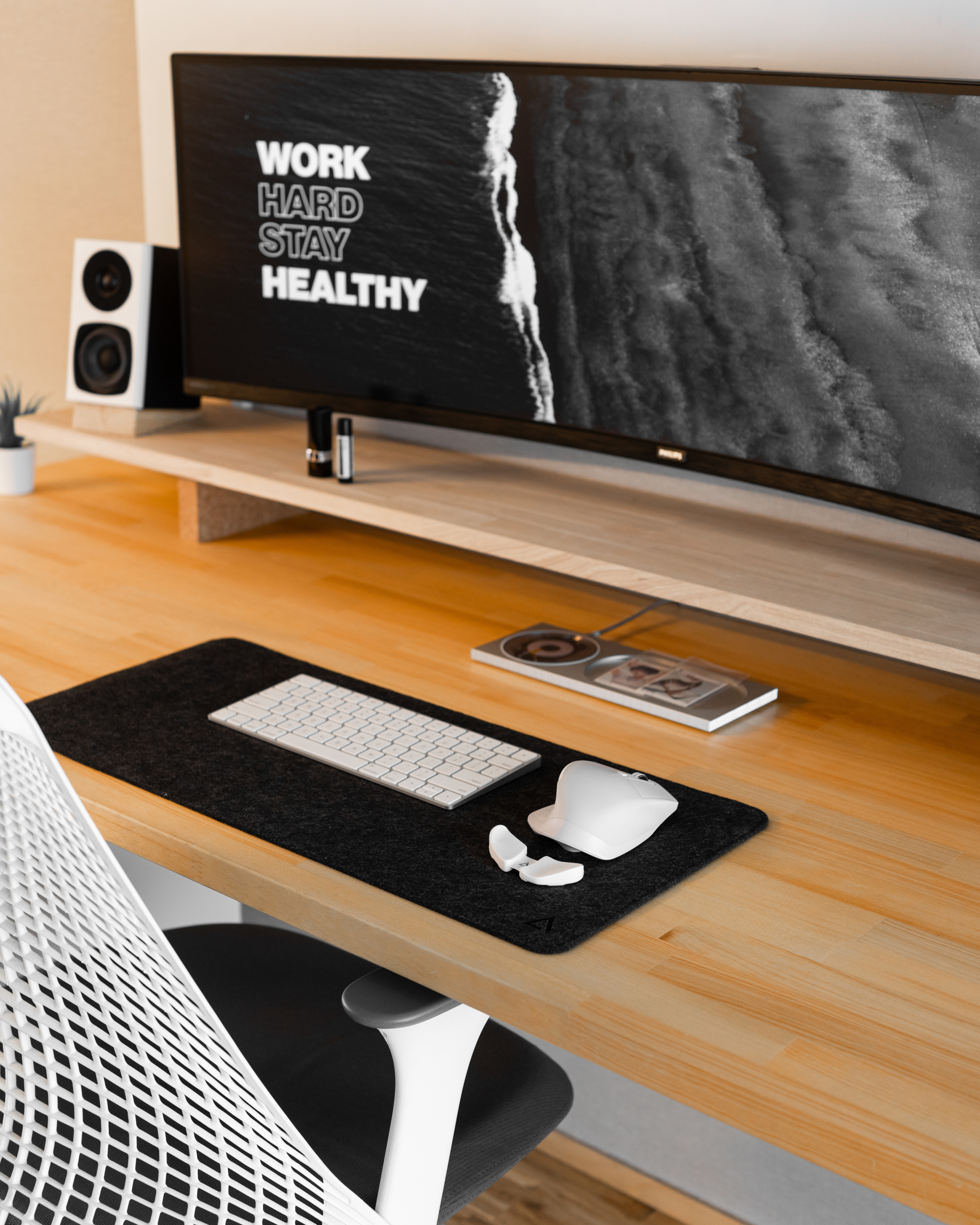 Deltahub Minimalistic Desk Pad -hiirimatto, 30 x 90 cm, tummanharmaa