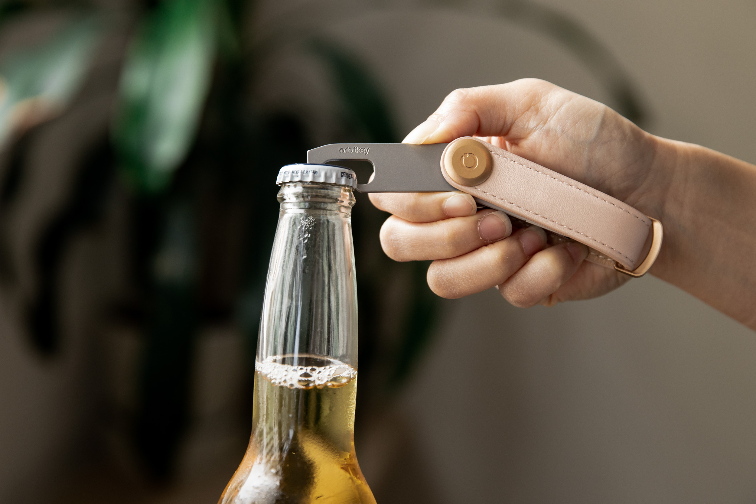 Orbitkey Bottle Opener -pullonavaaja