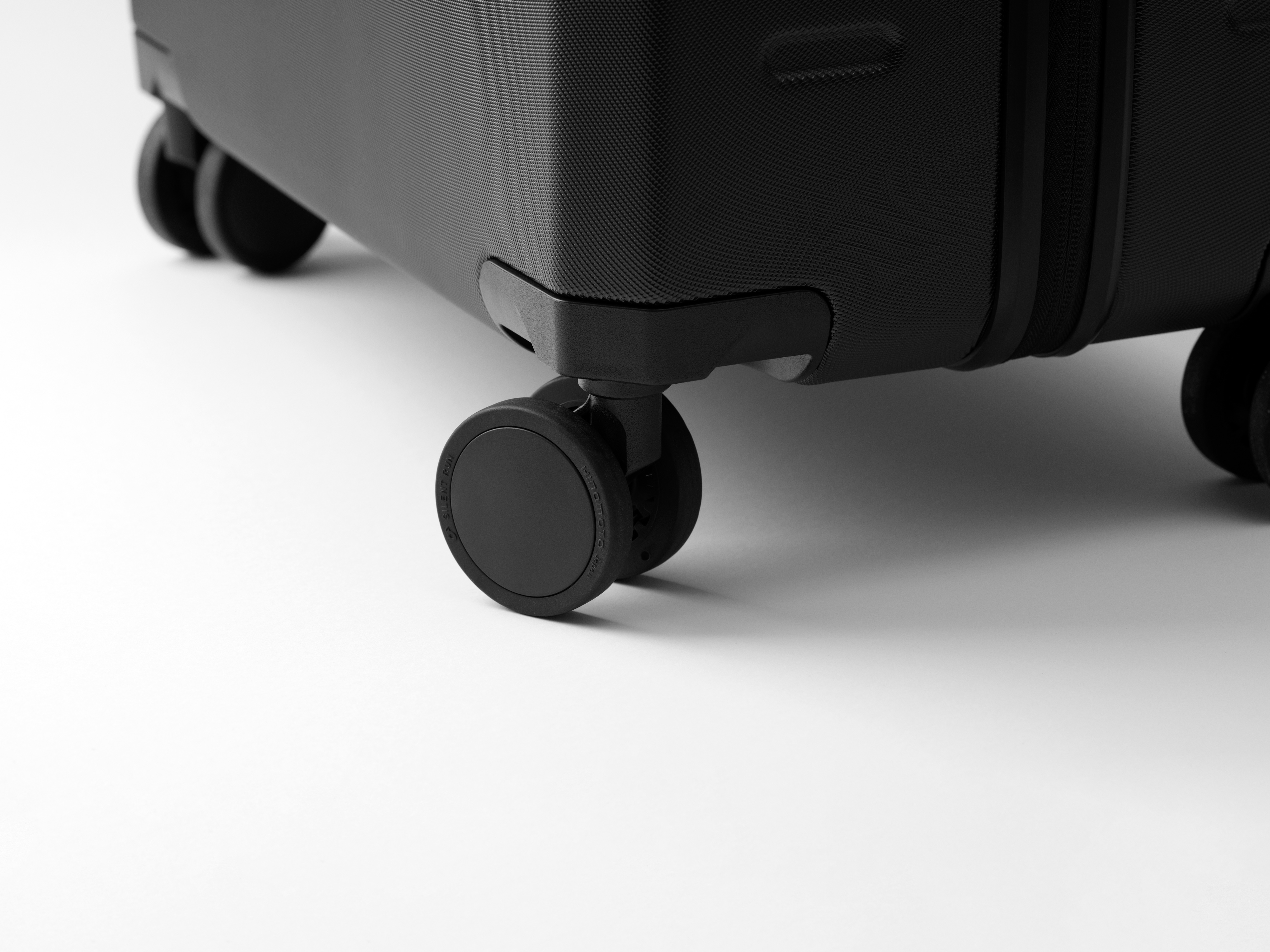 Db Ramverk Check-in Luggage Large -matkalaukku, 80 cm, musta