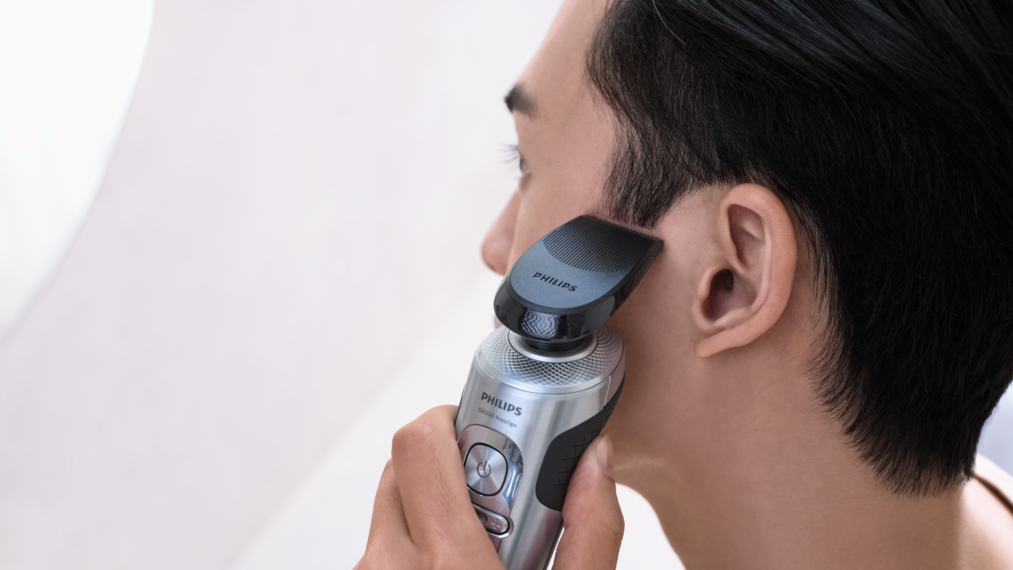 Philips S9000 Prestige SP9883/36 -parranajokone puhdistusasemalla