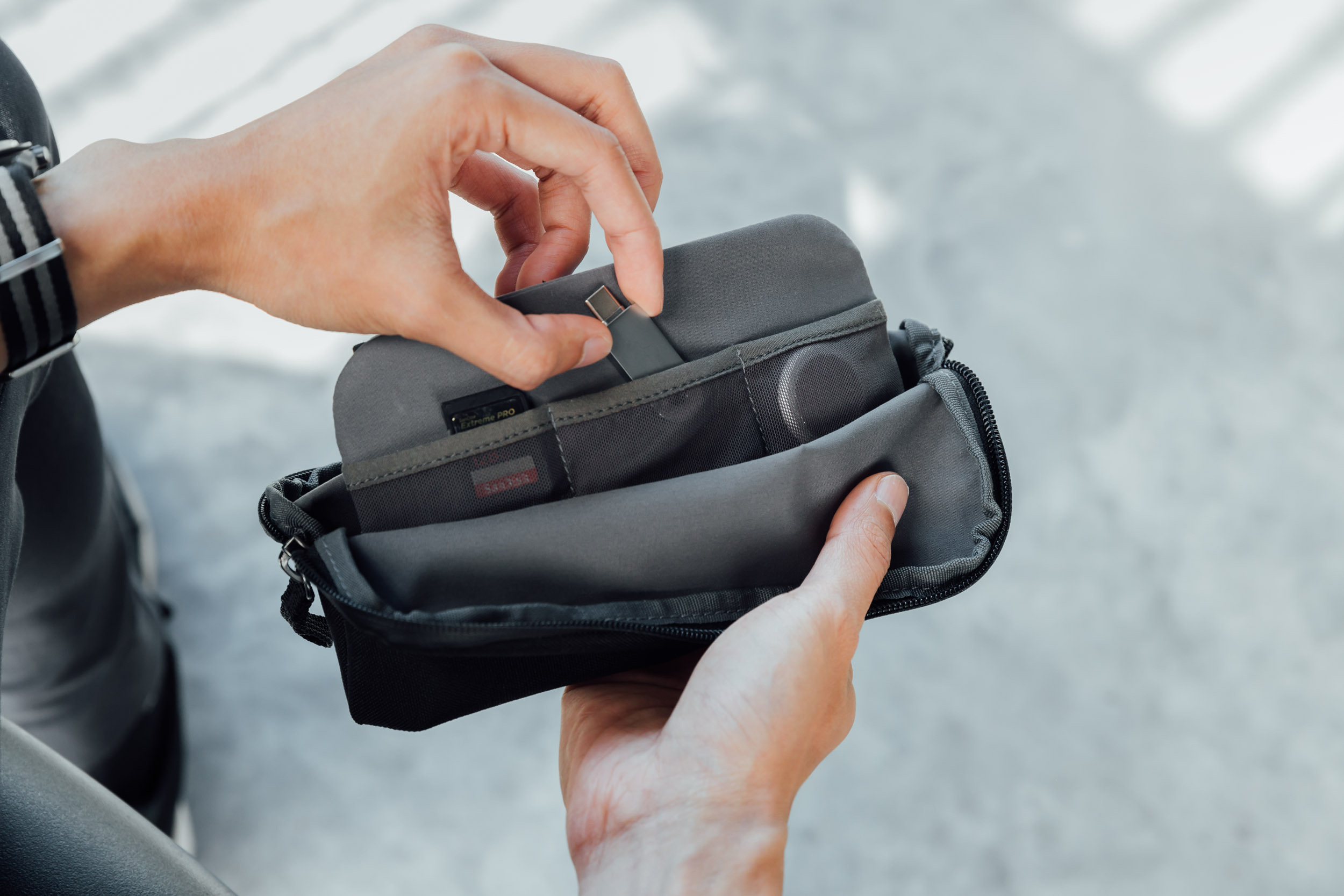 Orbitkey Desk Pouch -tarvikelaukku, musta