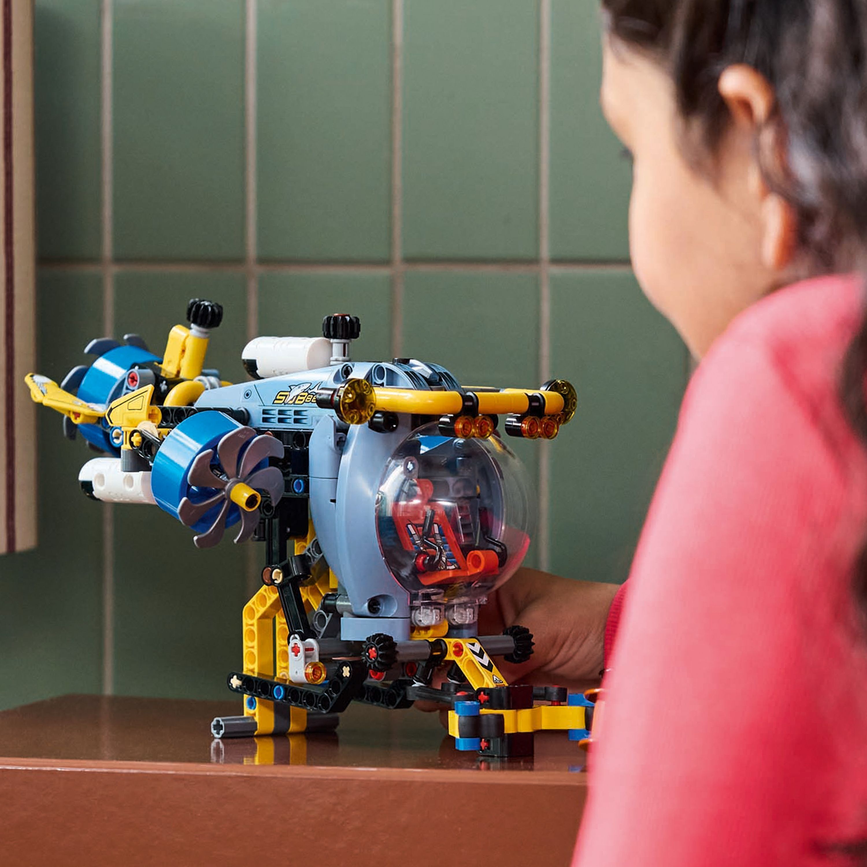 LEGO Technic 42201 – Syvänmeren tutkimussukellusvene