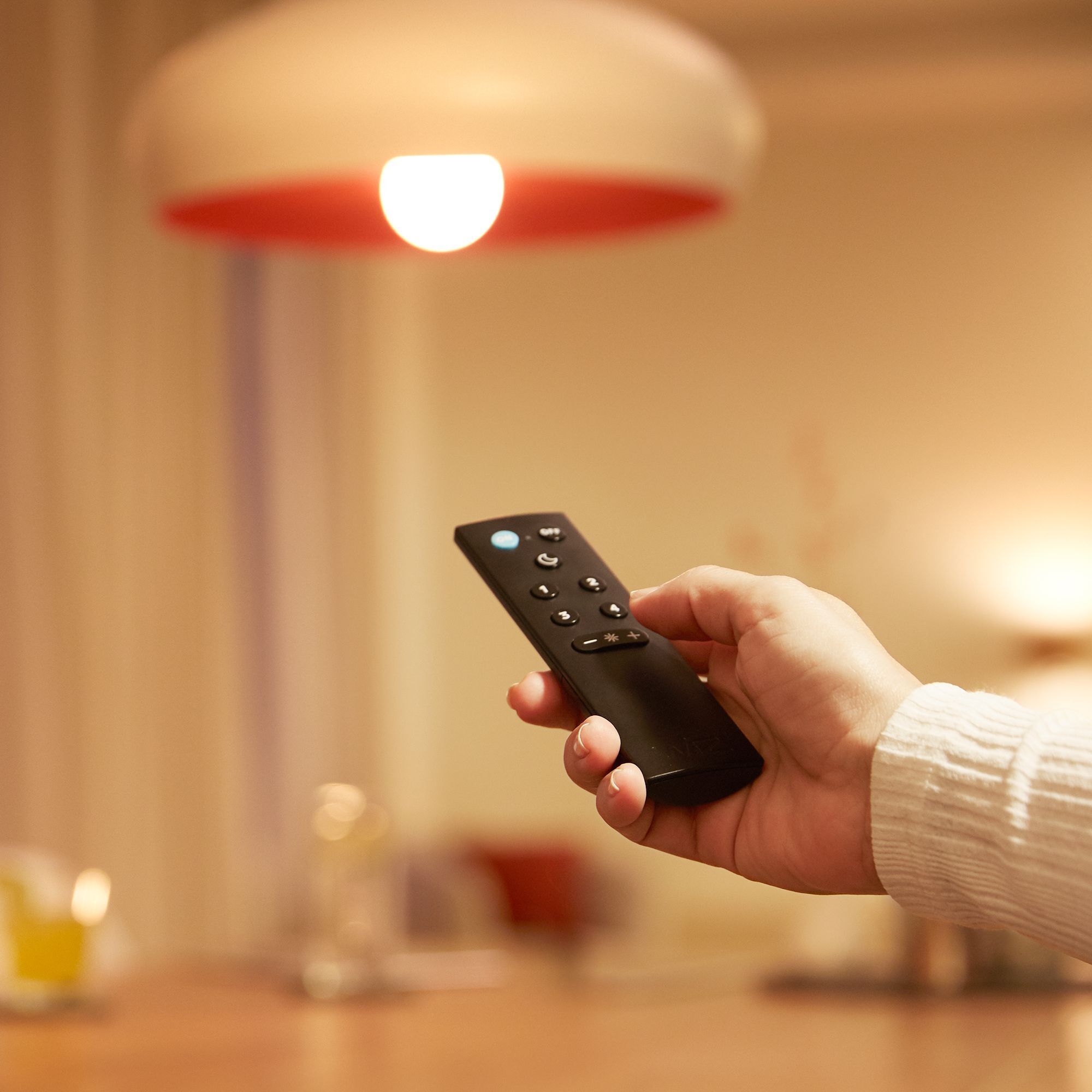 WiZ älylamppu, E27, RGBW - kaikki värit ja valkoisen valon sävyt, Wi-Fi, 806 lm, 2-pack