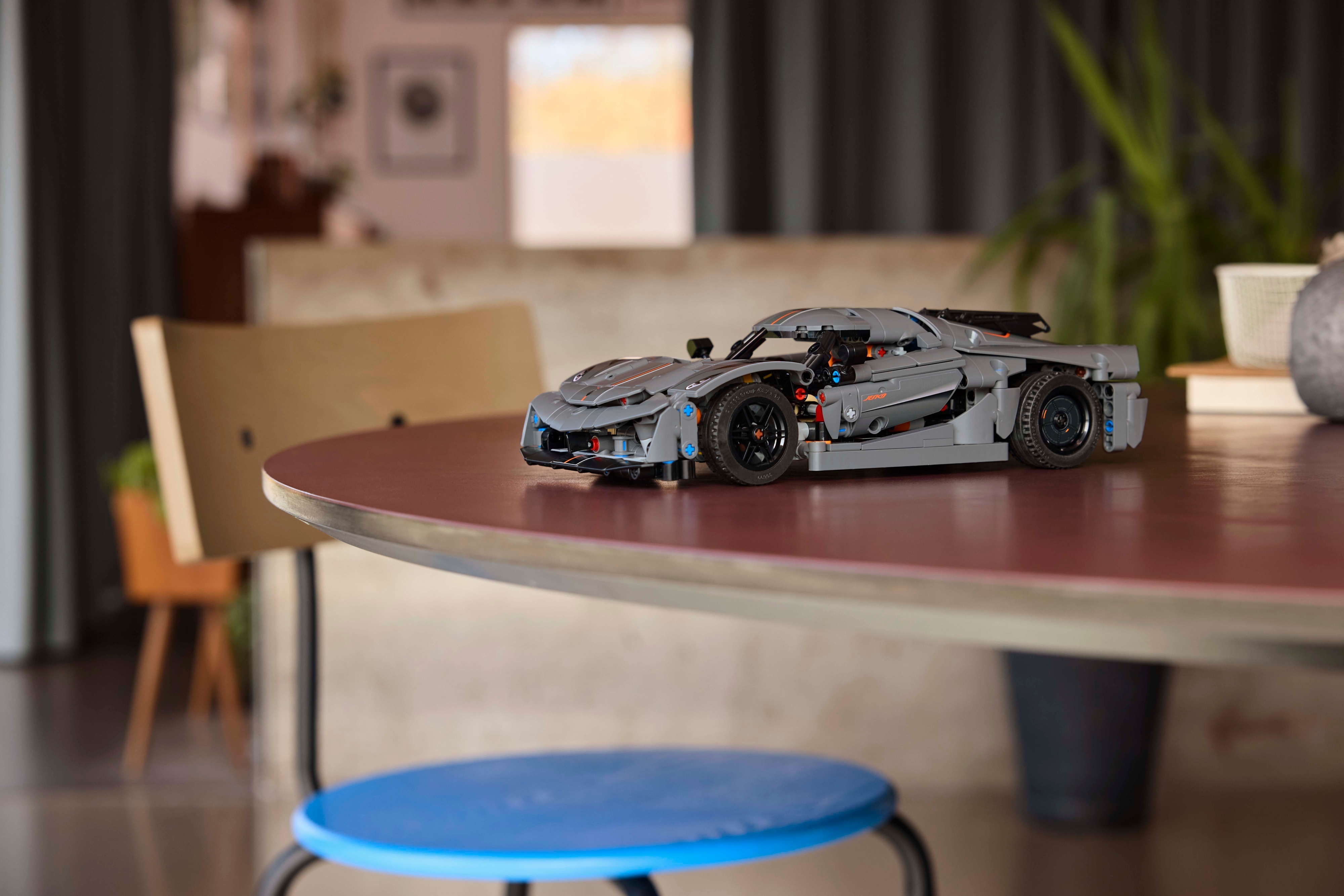 LEGO Technic 42173 - Harmaa hyperauto Koenigsegg Jesko Absolut