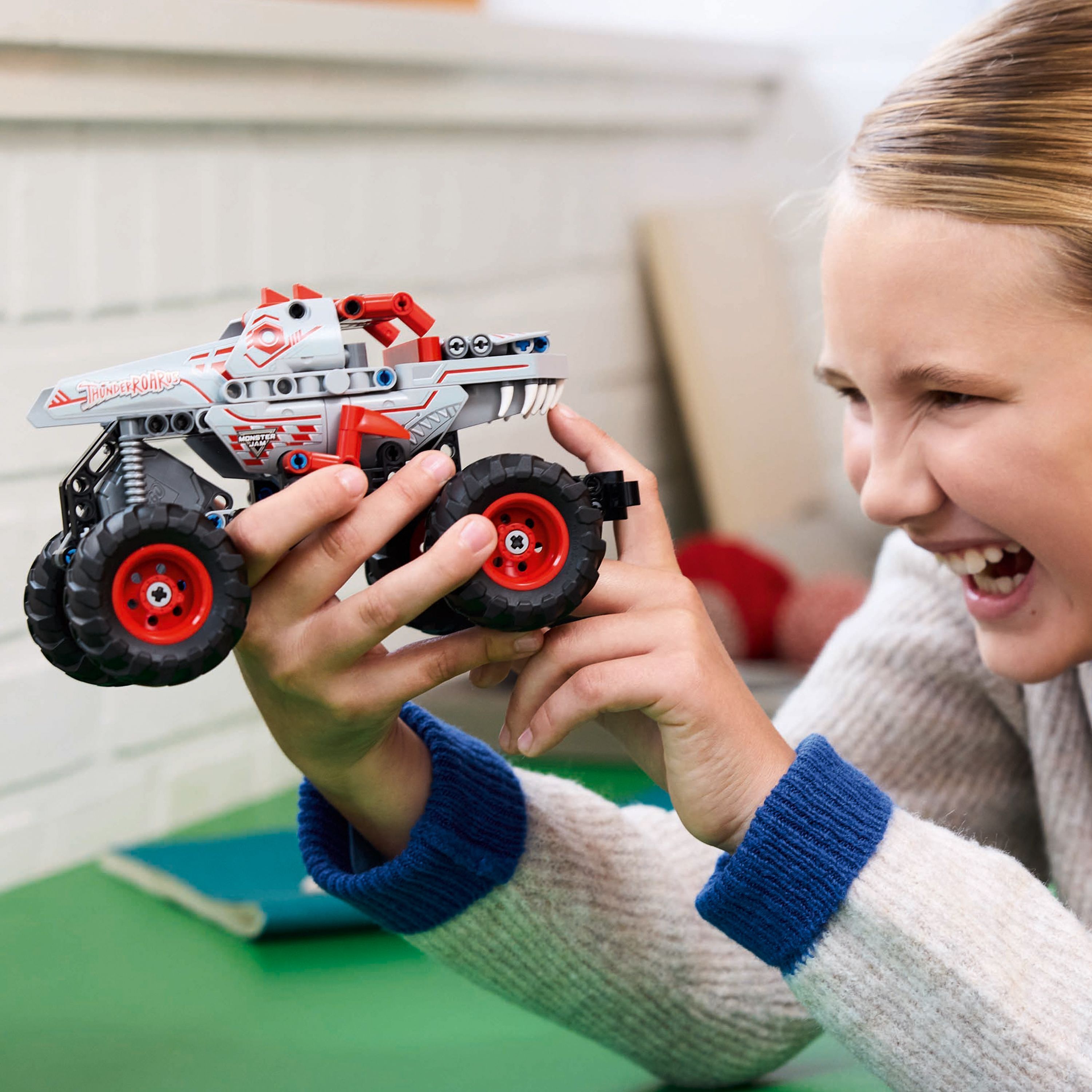 LEGO Technic 42200 – Monster Jam ThunderROARus ‑vetomoottoriauto