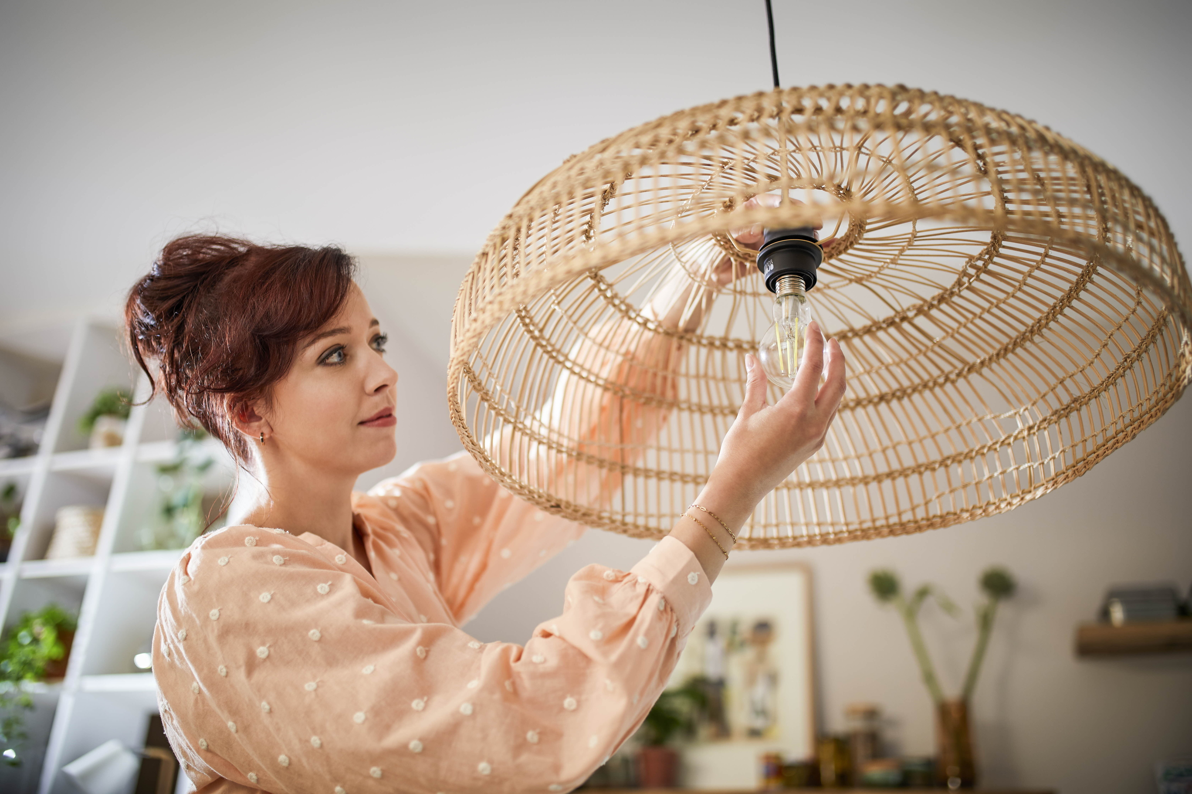 Philips Ultra Efficient LED -lamppu, E27, 3000 K, 1095 lm, kirkaspintainen