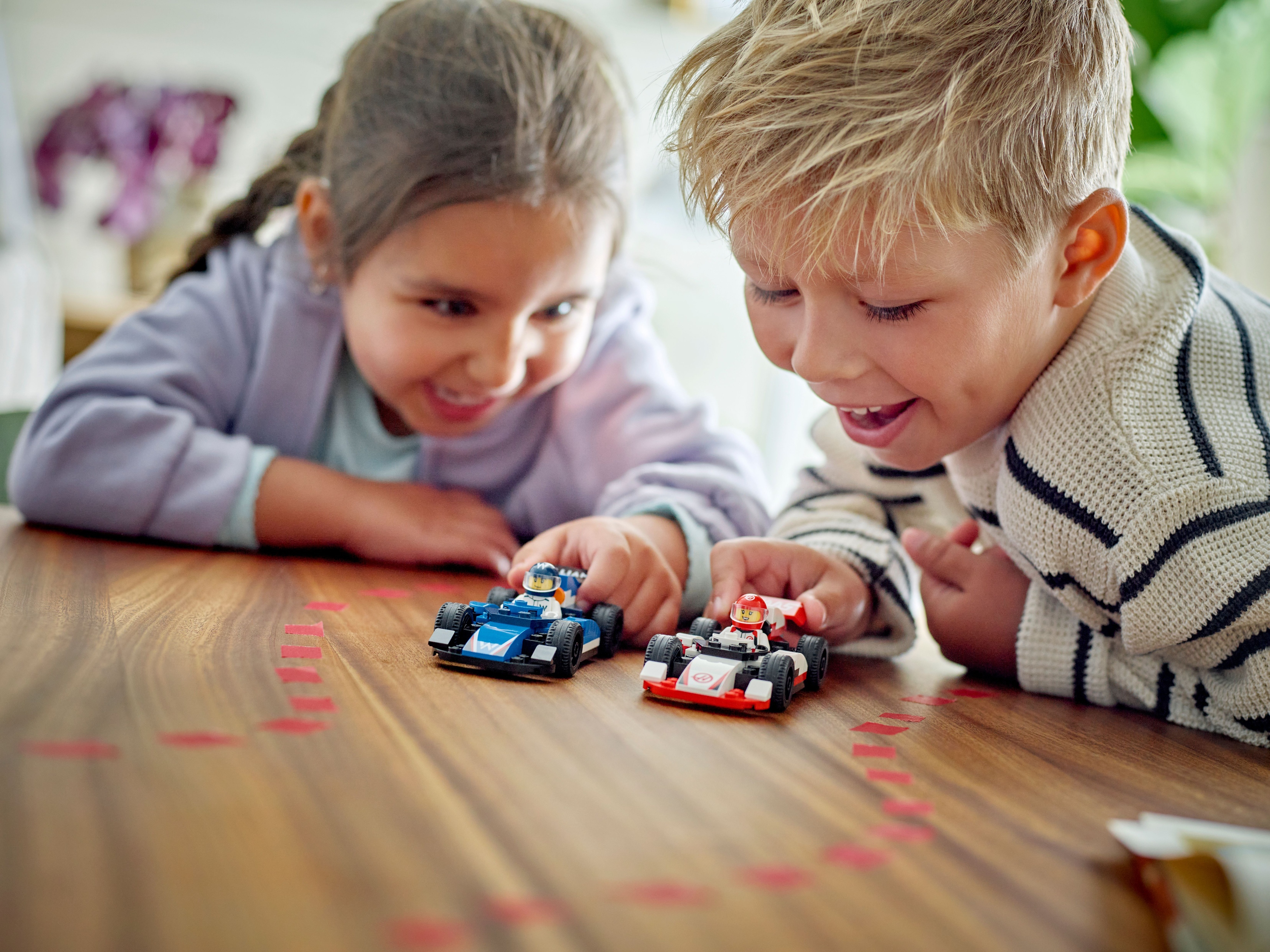 LEGO City 60464 – F1-kilpa-autot Williams Racing ja Haas F1