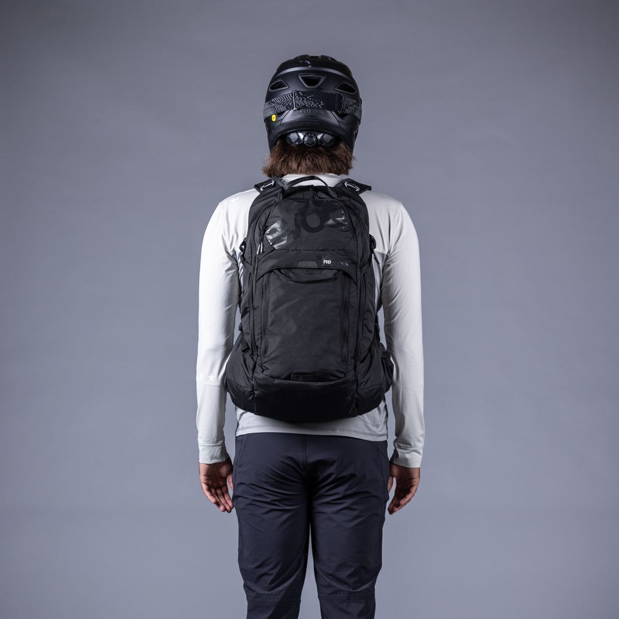 Evoc TRAIL PRO BLACKLINE 16 reppu, S/M