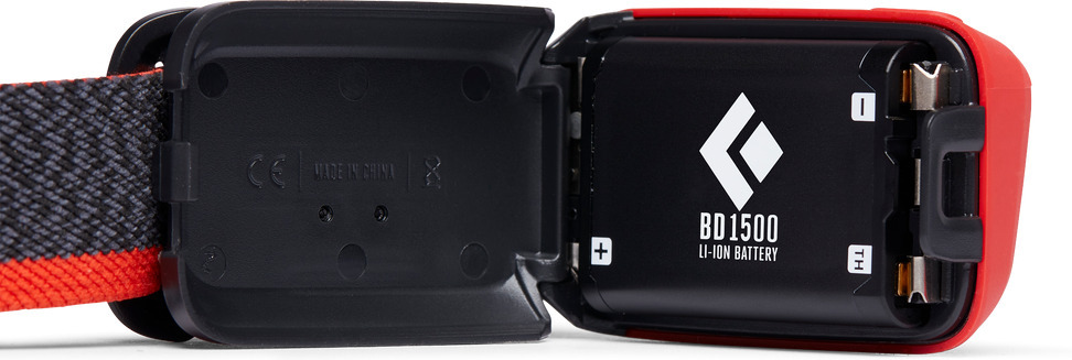 Black Diamond BD 1500 -akku ja laturi