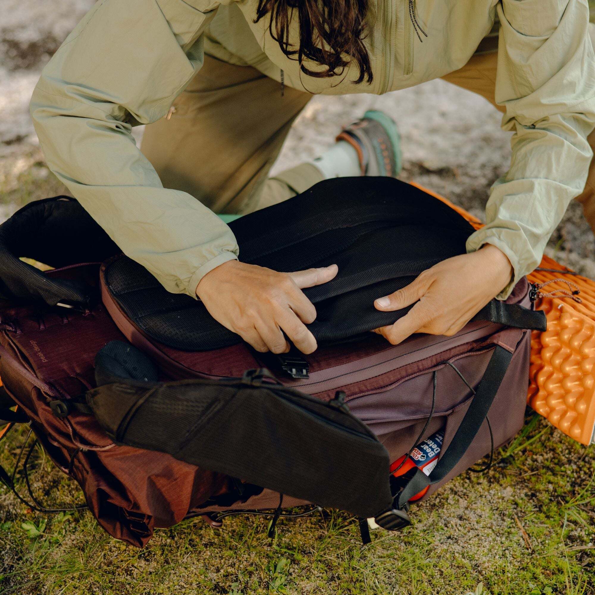 Peak Design Outdoor Backpack 45L -reppu, punainen kuunpimennys