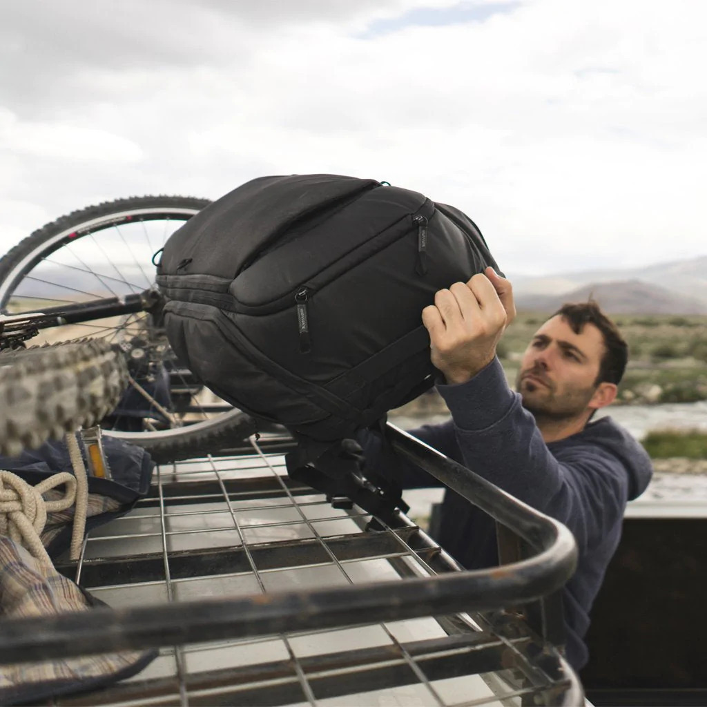 Peak Design Travel Backpack 45L -päiväreppu, musta