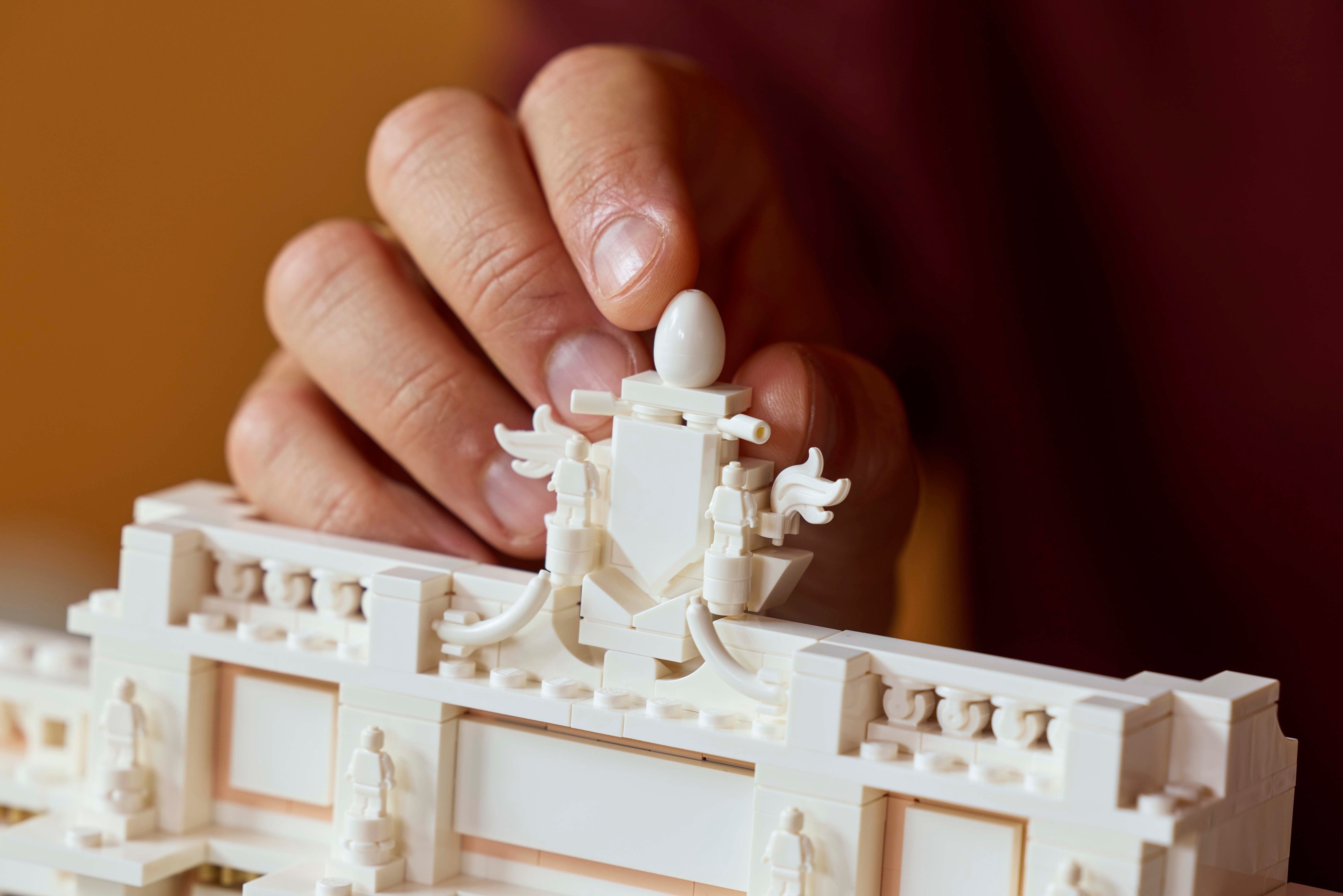 LEGO Architecture 21062 – Trevin suihkulähde