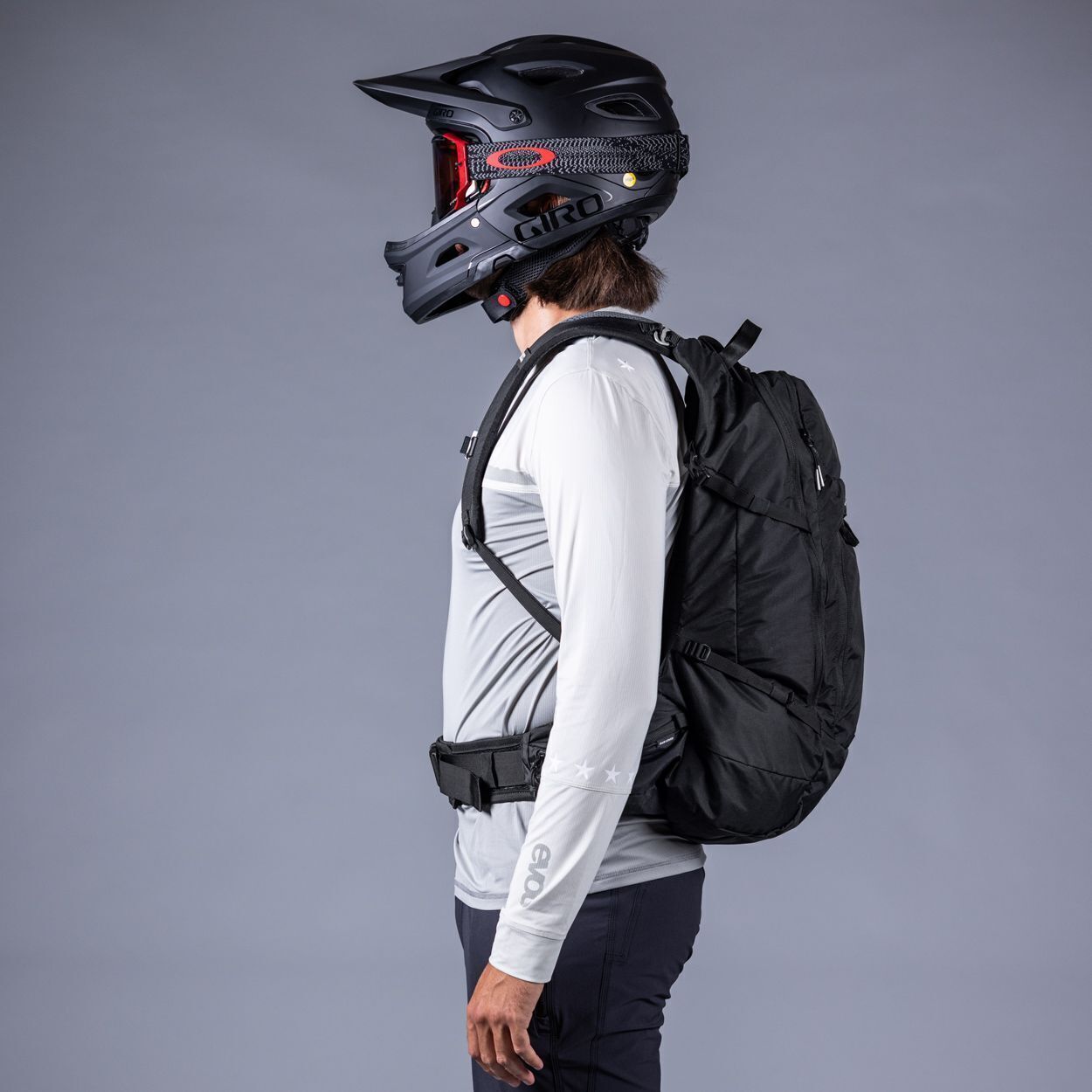Evoc TRAIL PRO BLACKLINE 16 reppu, S/M