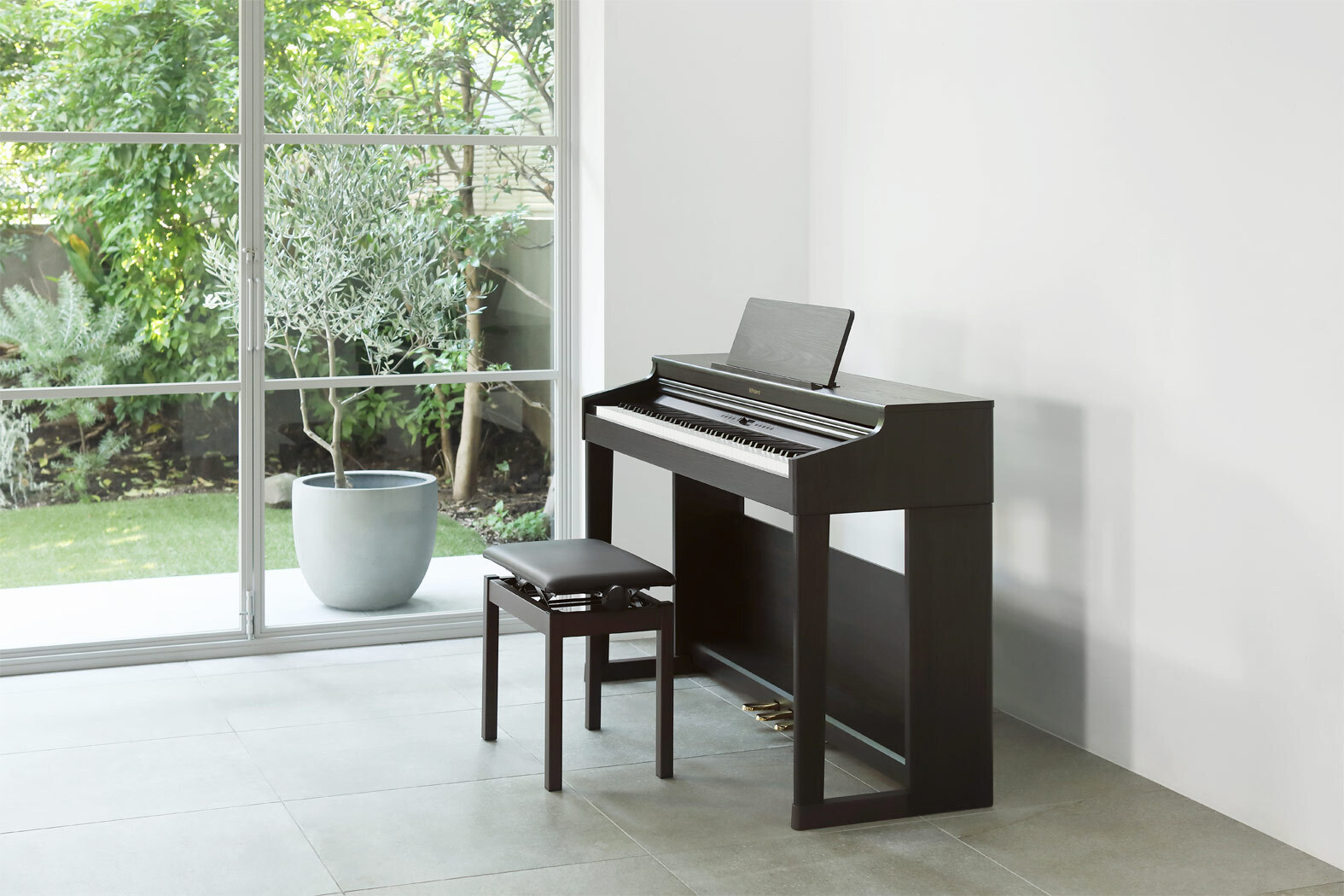 Roland RP701 -digitaalipiano, musta