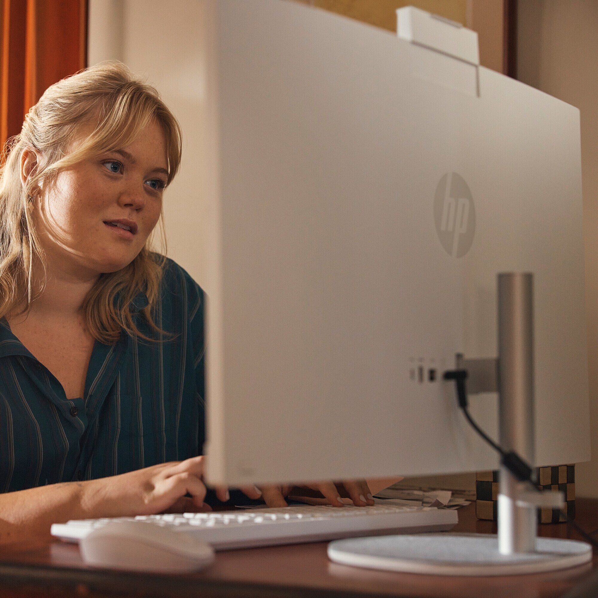 HP All-in-One 27-cr0002no (86F21EA) -tietokone, Win 11