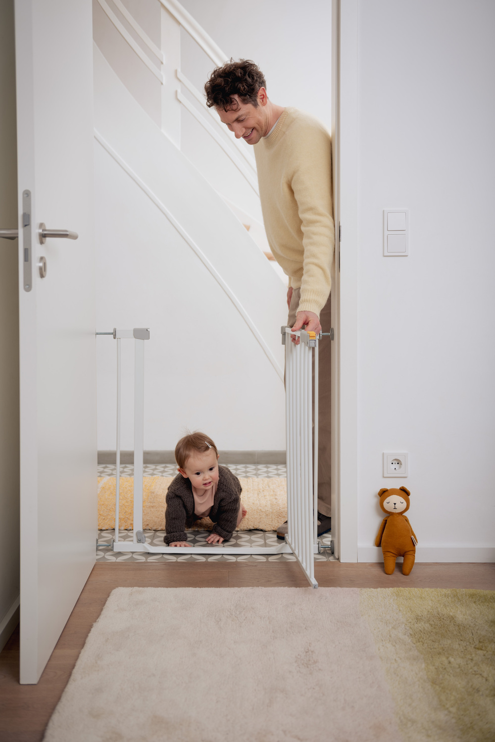 Hauck Clear Step Autoclose 2 -turvaportti, 75 - 80 cm, valkoinen + 9 cm jatkopala