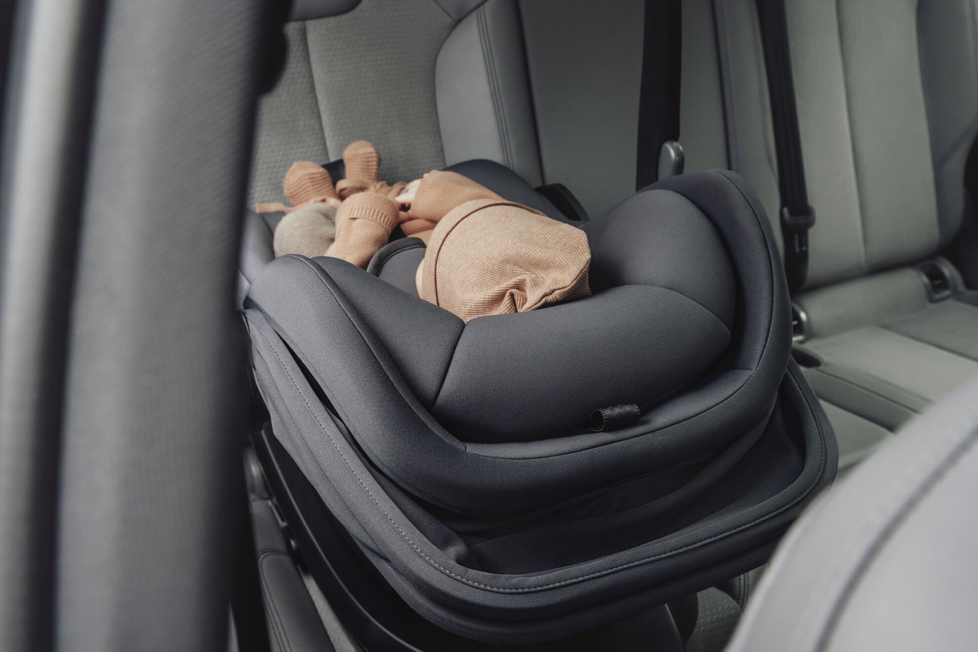 BRITAX RÖMER BABY-SAFE CORE -turvakaukalo, 40 - 83 cm, Midnight Grey