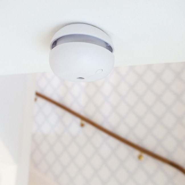 Google Nest Cam -valvontakamera ulko- ja sisäkäyttöön