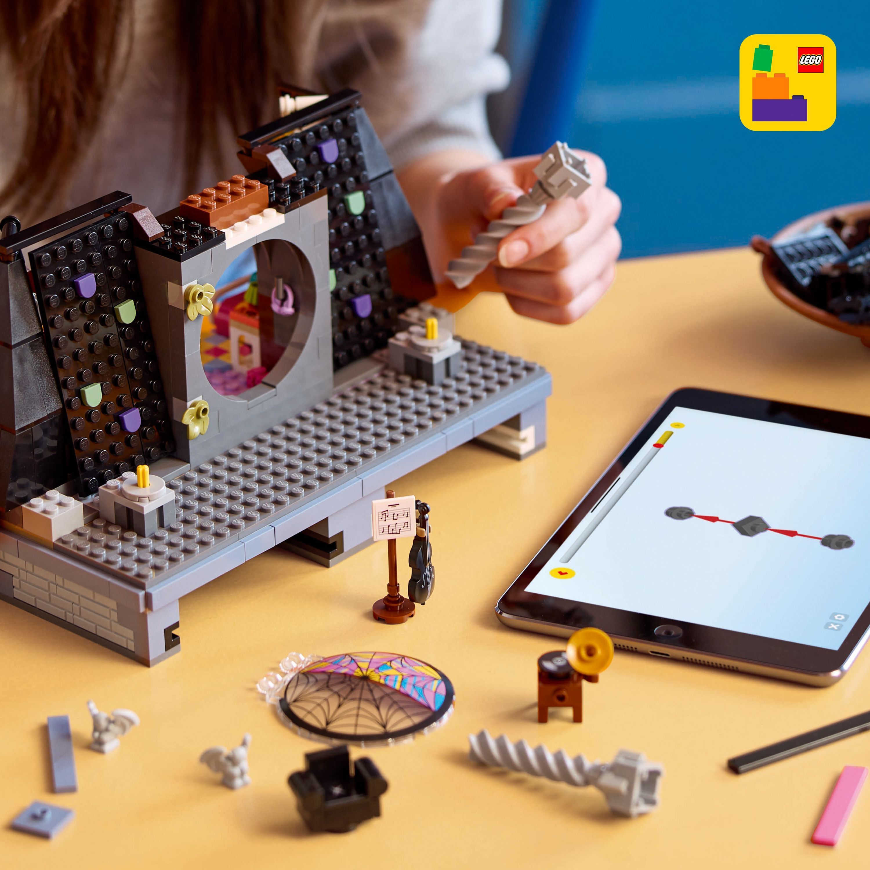 LEGO Wednesday 76781 – Wednesdayn ja Enidin asuntolahuone