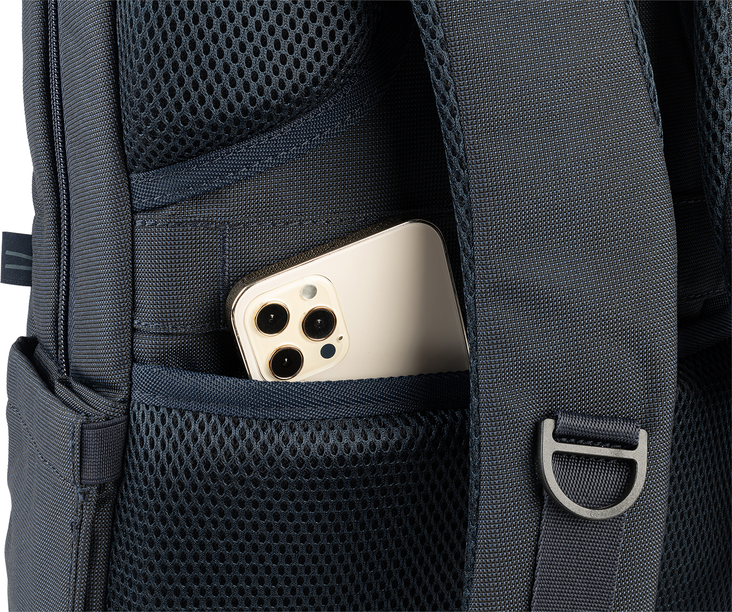 Tucano Binario Gravity AGS -tietokonereppu 15,6" kannettavalle tietokoneelle, tummansininen