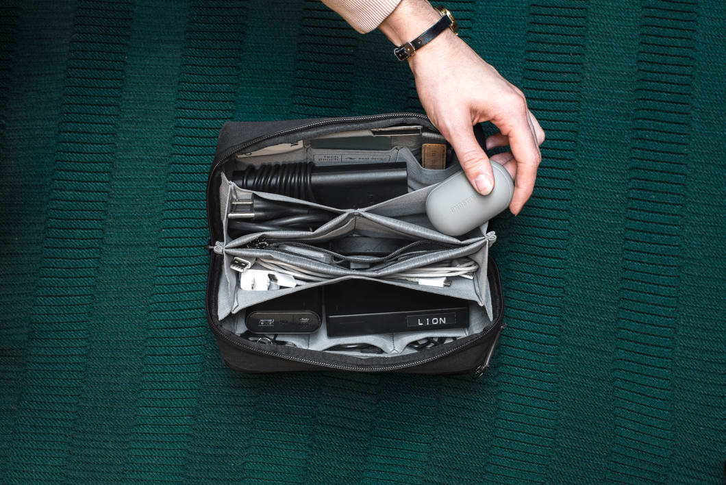 Peak Design Tech Pouch -tarvikelaukku, musta