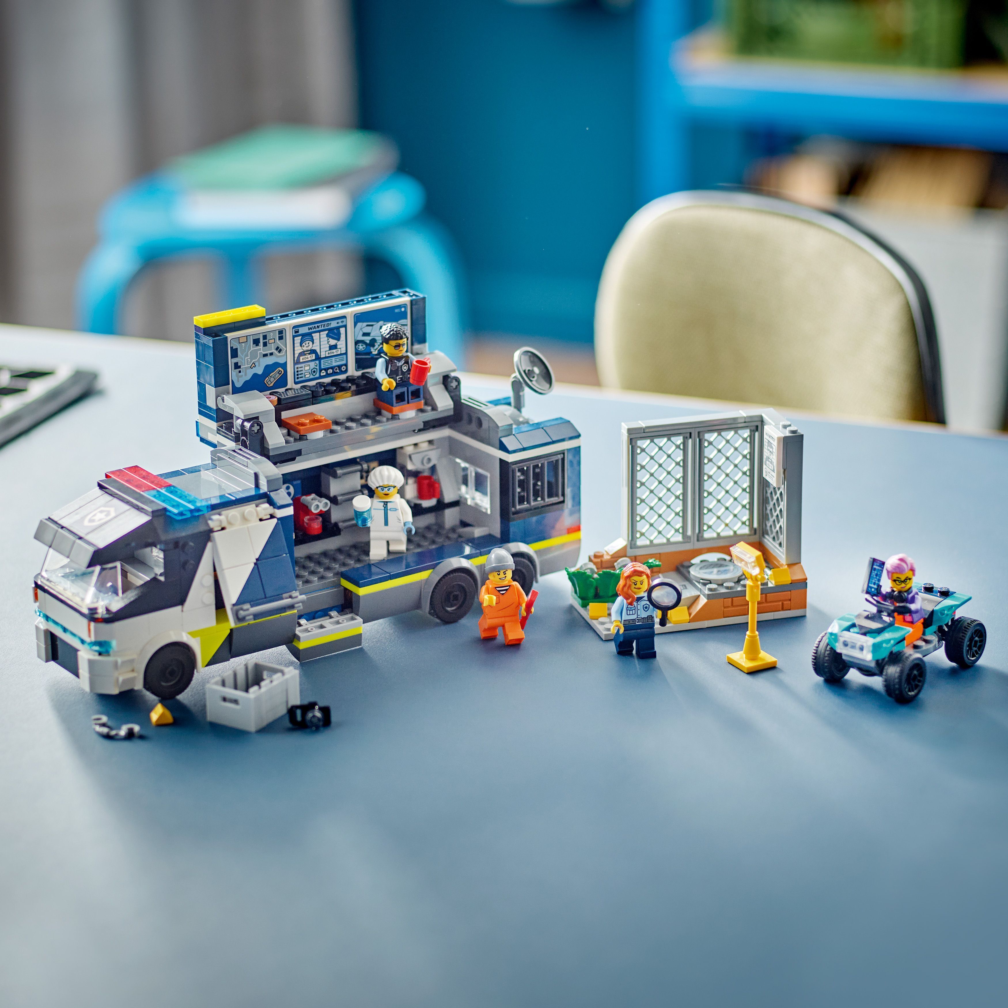 LEGO City Great Vehicles 60435 - Hinausauto ja urheiluautokorjaamo