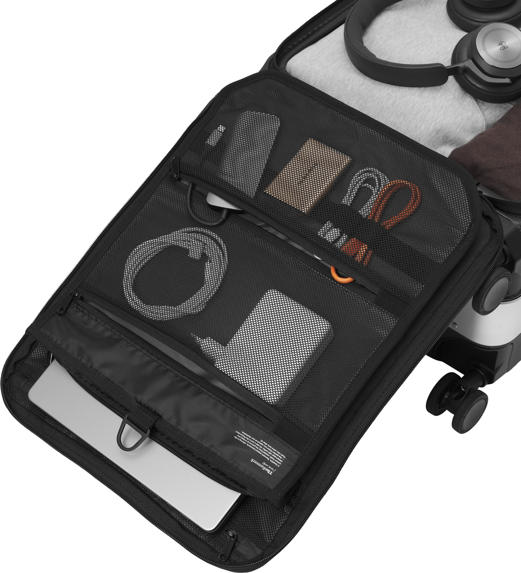 Db The Ramverk Pro Front-Access Cabin Luggage -matkalaukku, 55 cm, musta/hopea