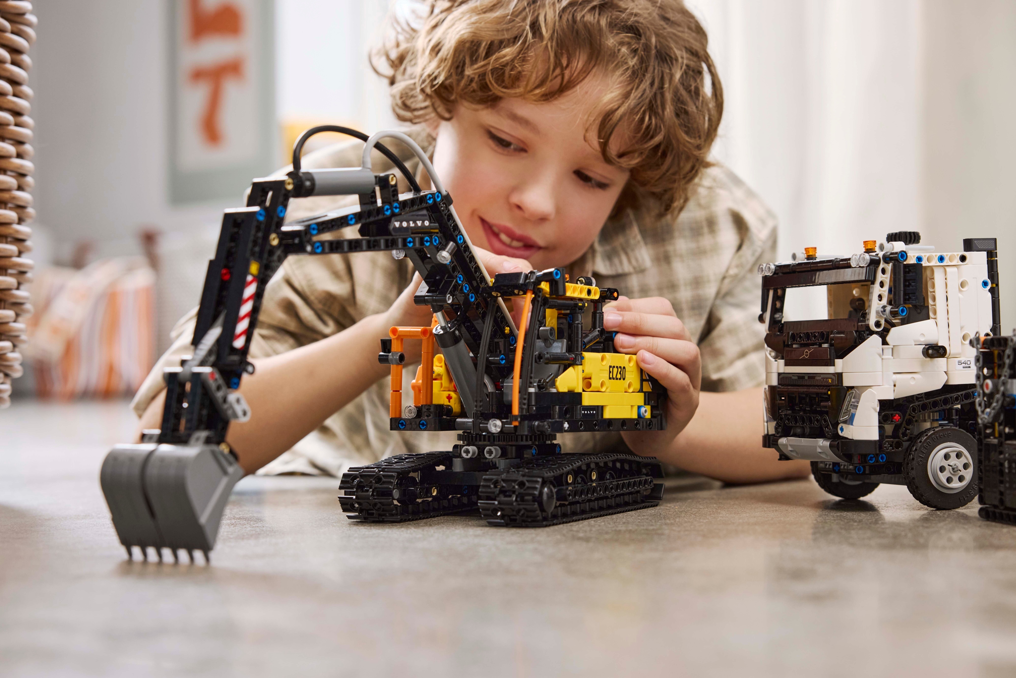 LEGO Technic 42175 - Volvo FMX ‑kuorma-auto ja EC230 Electric ‑kaivukone