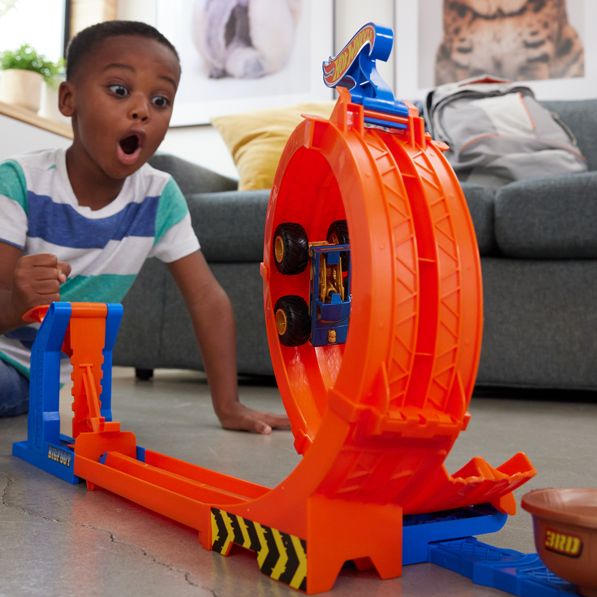 Hot Wheels Monster Trucks Loop & Flip Trophy Challenge autorata