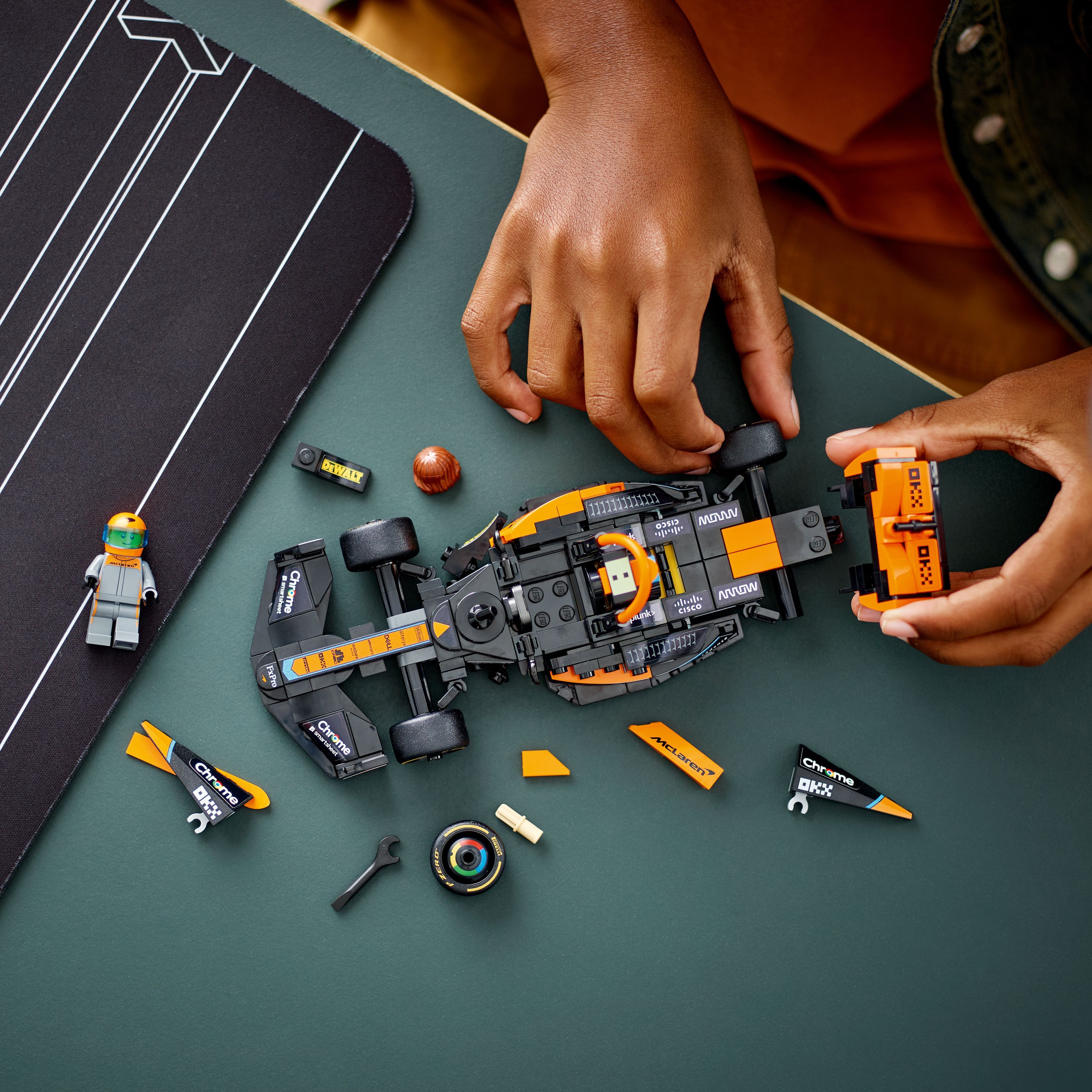 LEGO Speed Champions 76919  - McLaren Formula 1 ‑kilpa-auto