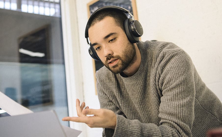 AKG N9 Hybrid vastamelukuulokkeet, musta