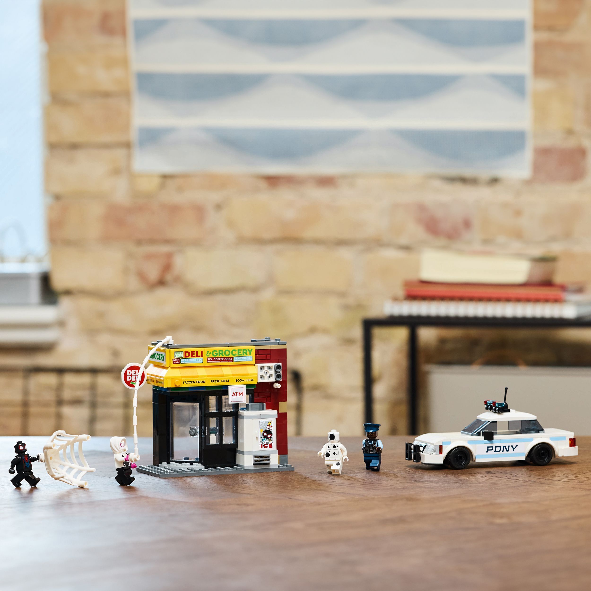 LEGO Super Heroes Marvel 76311 –  Hämähäkkiversum: Miles Morales vastaan Pilkku