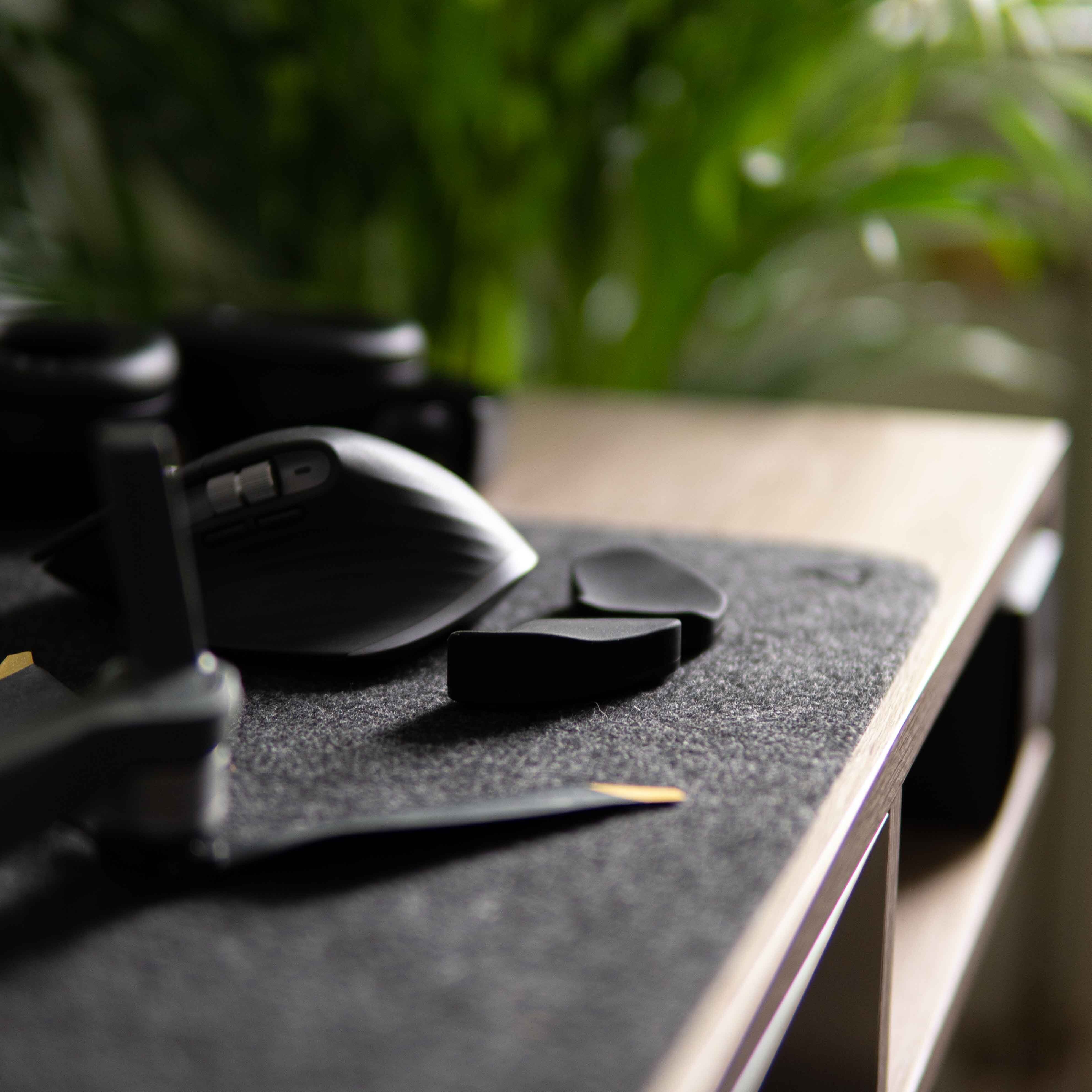 Deltahub Minimalistic Desk Pad -hiirimatto, 30 x 90 cm, tummanharmaa