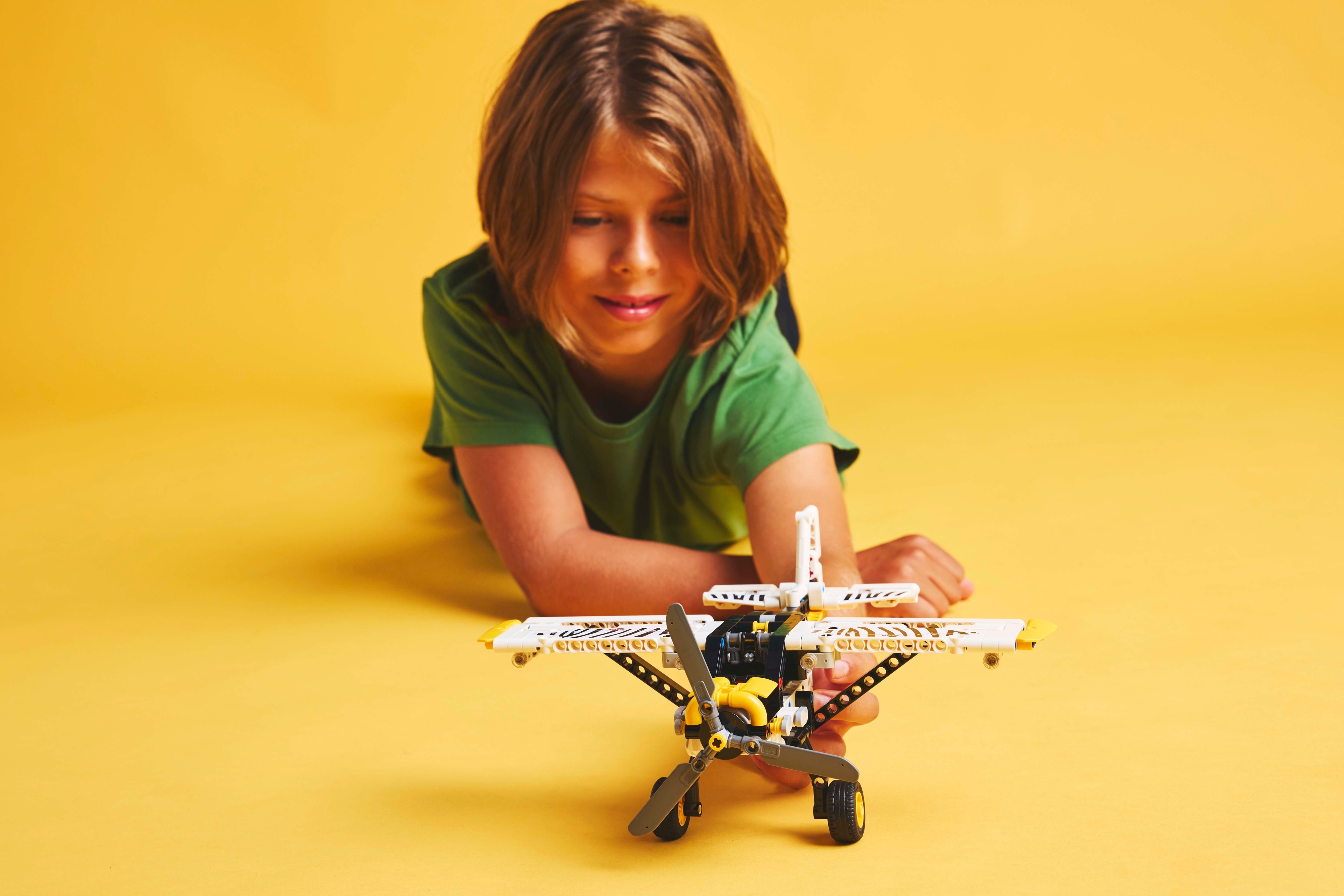 LEGO Technic 42198 – Syrjäseudun pienkone