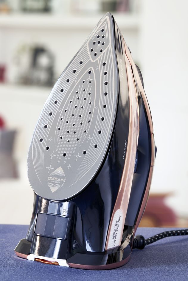 Tefal FV9845E0 Ultimate Pure Rosé -höyrysilitysrauta
