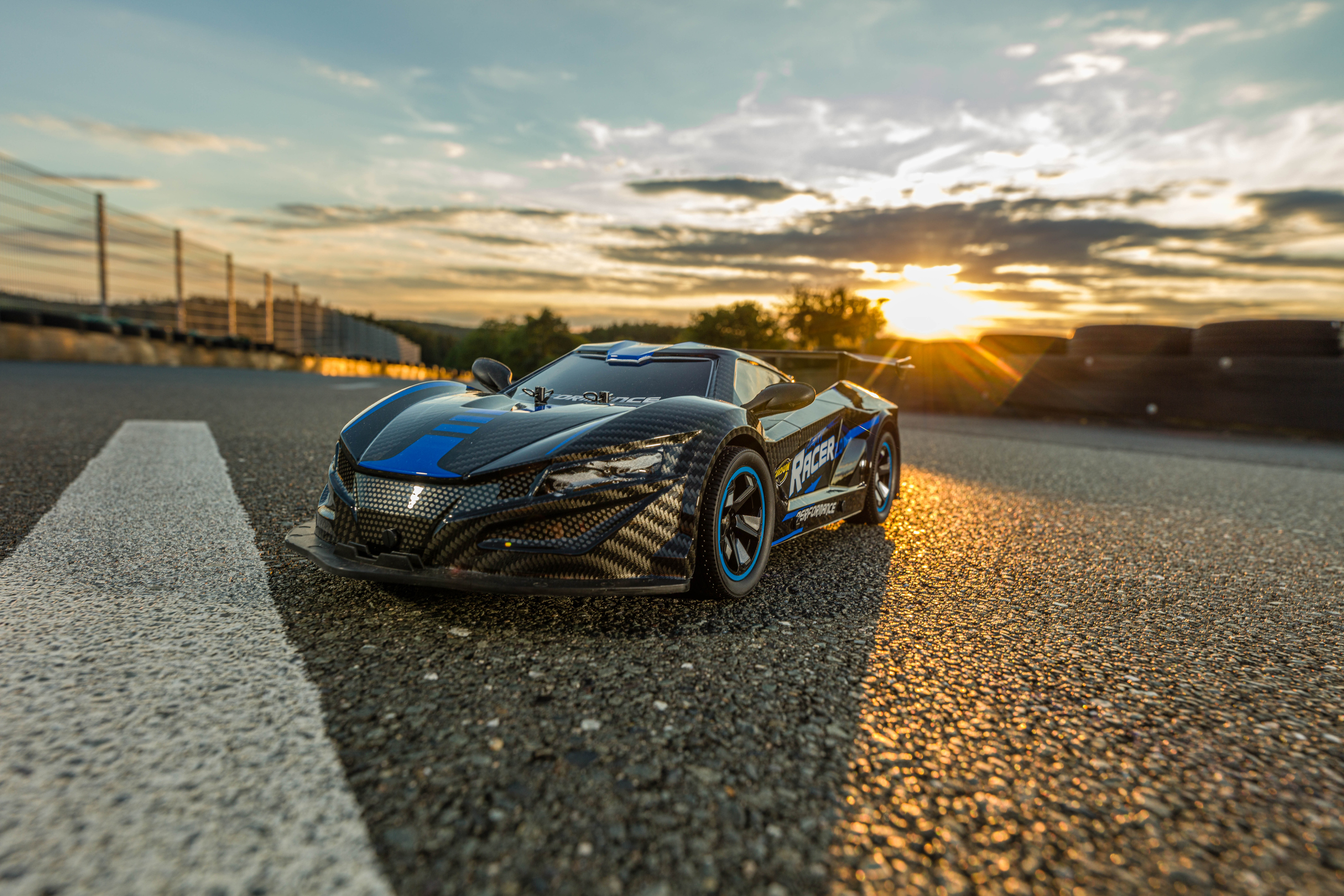 Carson Night Racer 2.0 - kauko-ohjattava auto, 1:10, RTR