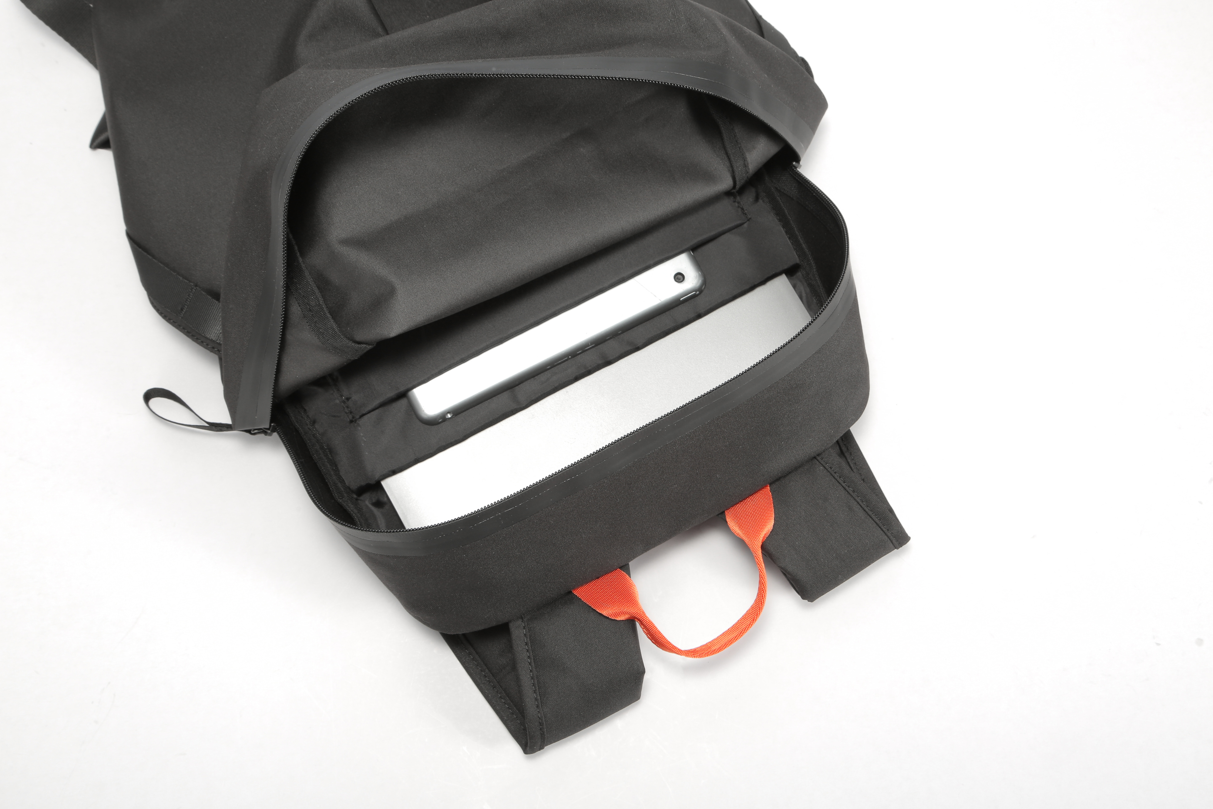 Feru Urban 14" reppu, musta