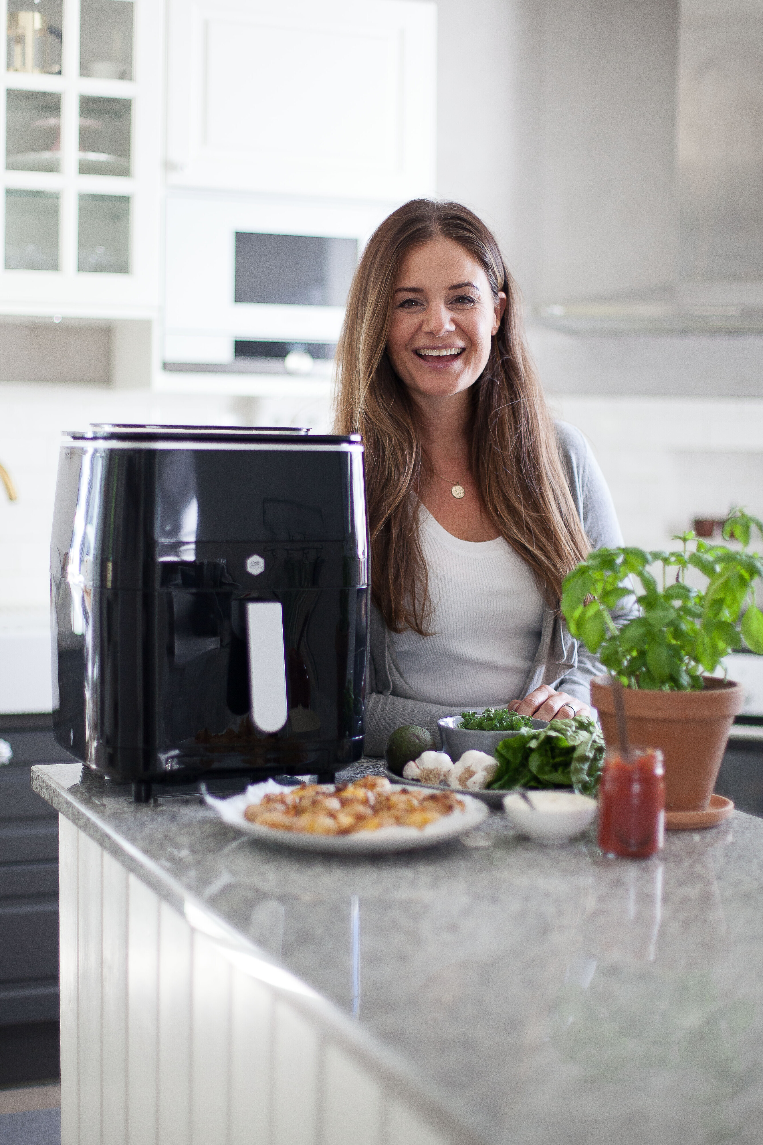 OBH Nordica Easy Fry & Grill Steam+ 3-in-1 -airfryer höyrytys- ja grillitoiminnolla, musta