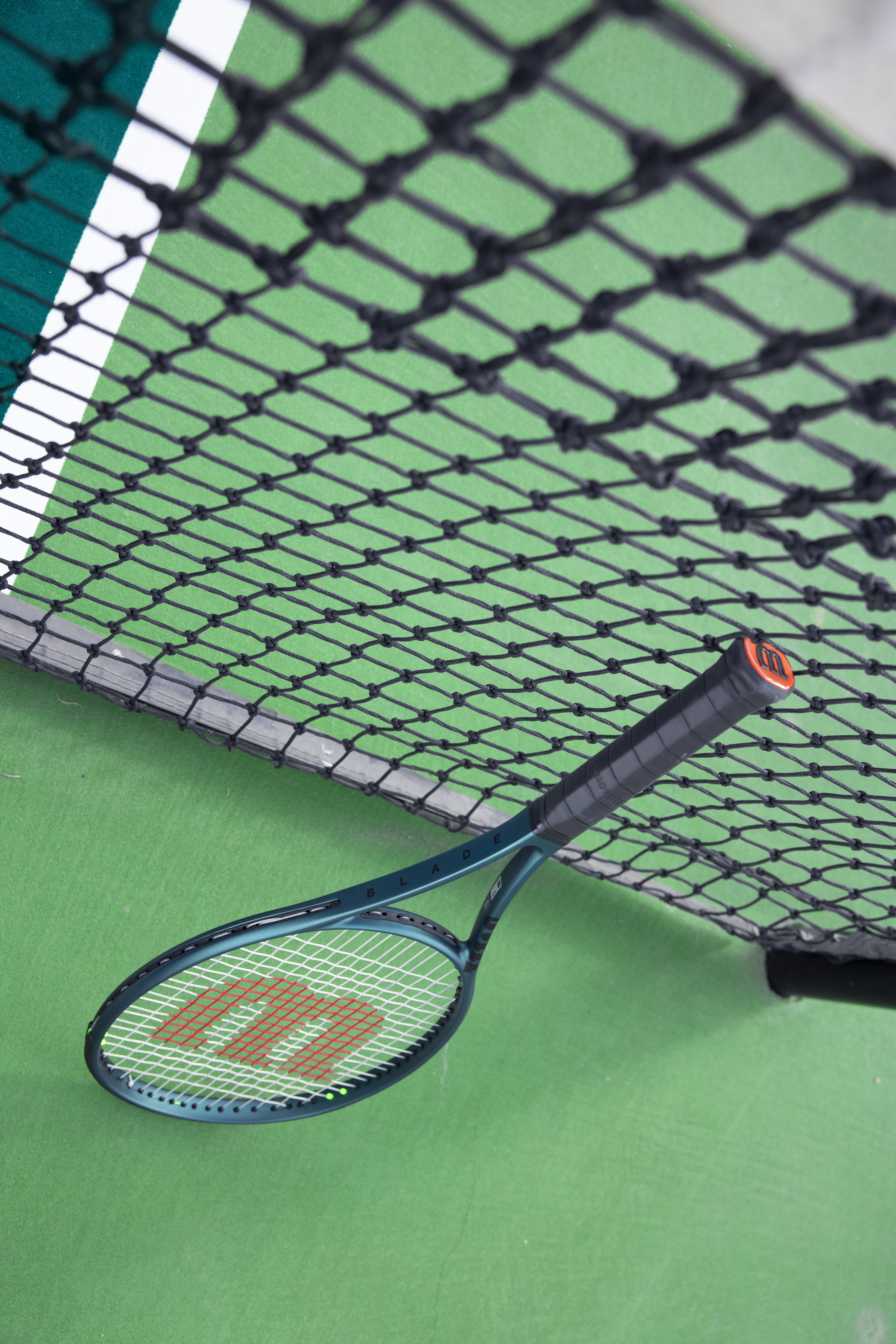 Wilson Blade 100L (16x19) V9 -tennismaila, kahvakoko 1