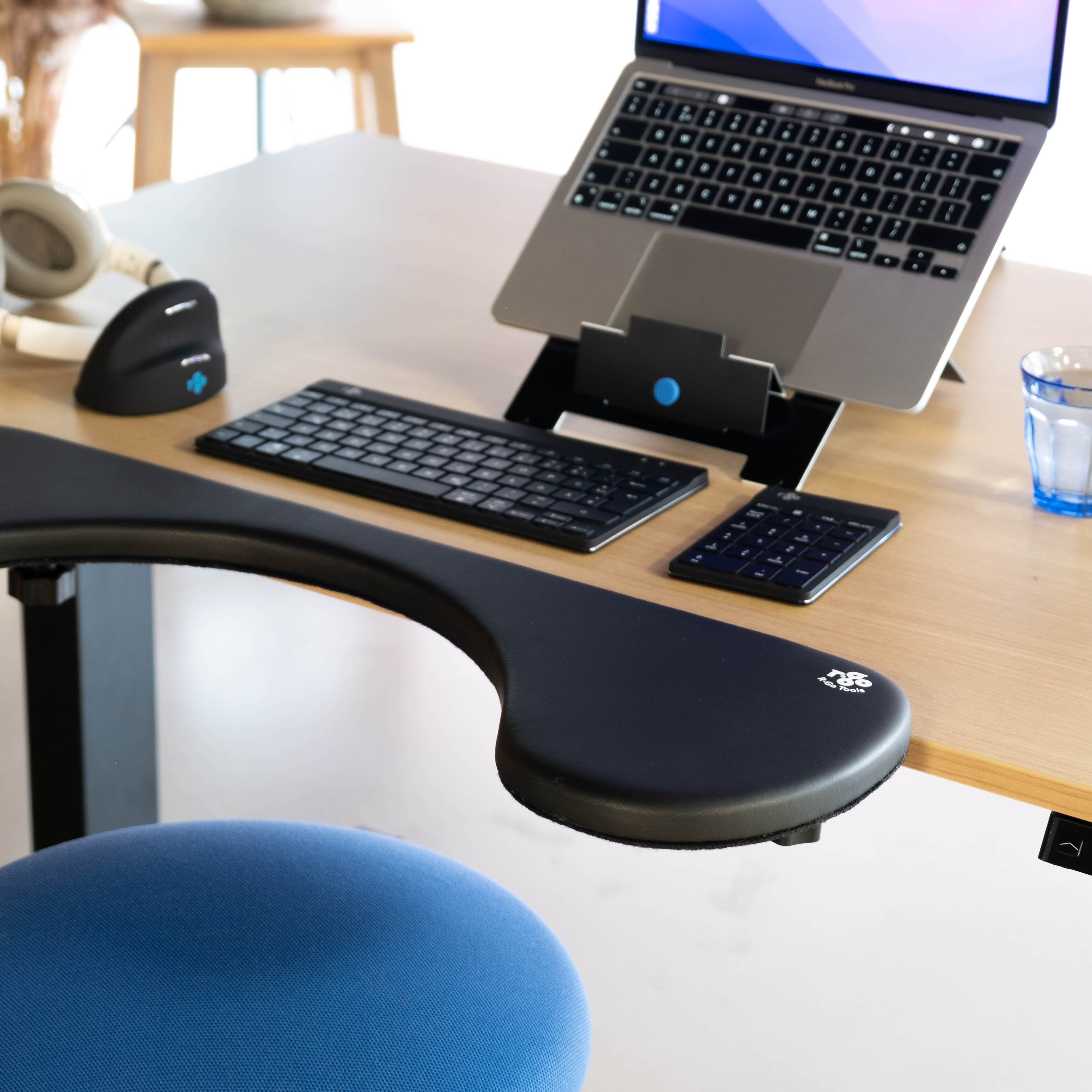 R-Go -ergonominen kyynärtuki, symmetrinen, musta