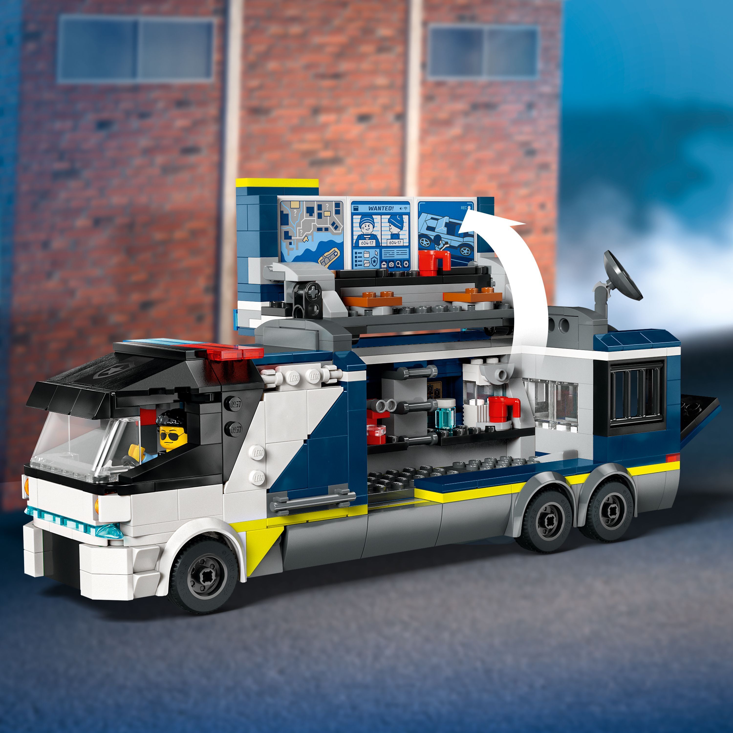 LEGO City Great Vehicles 60435 - Hinausauto ja urheiluautokorjaamo