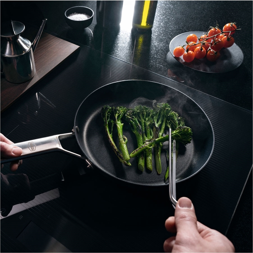 Fiskars Taiten OH -paistinpannu, 24 cm